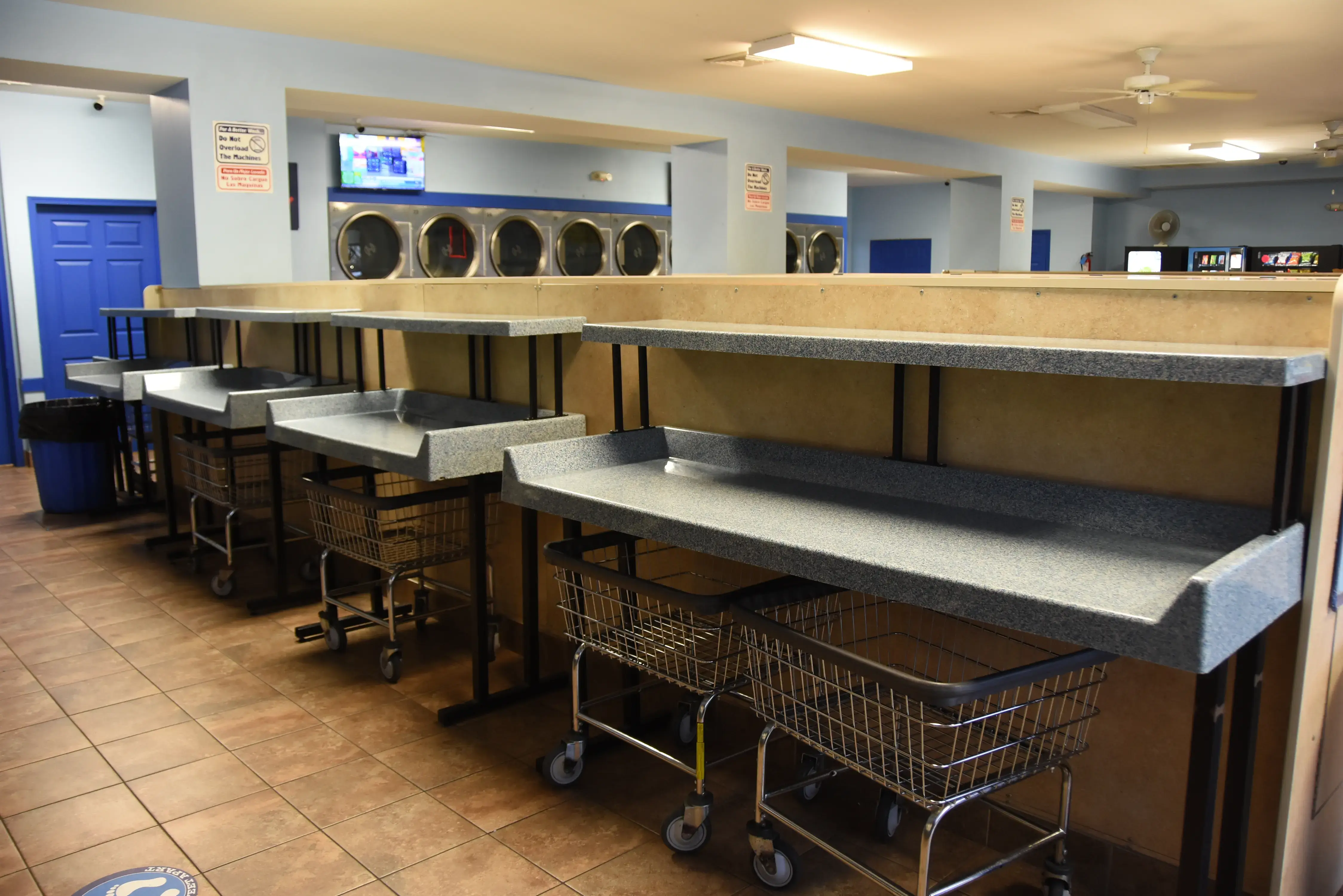 SuperSuds Laundromat - Image 11