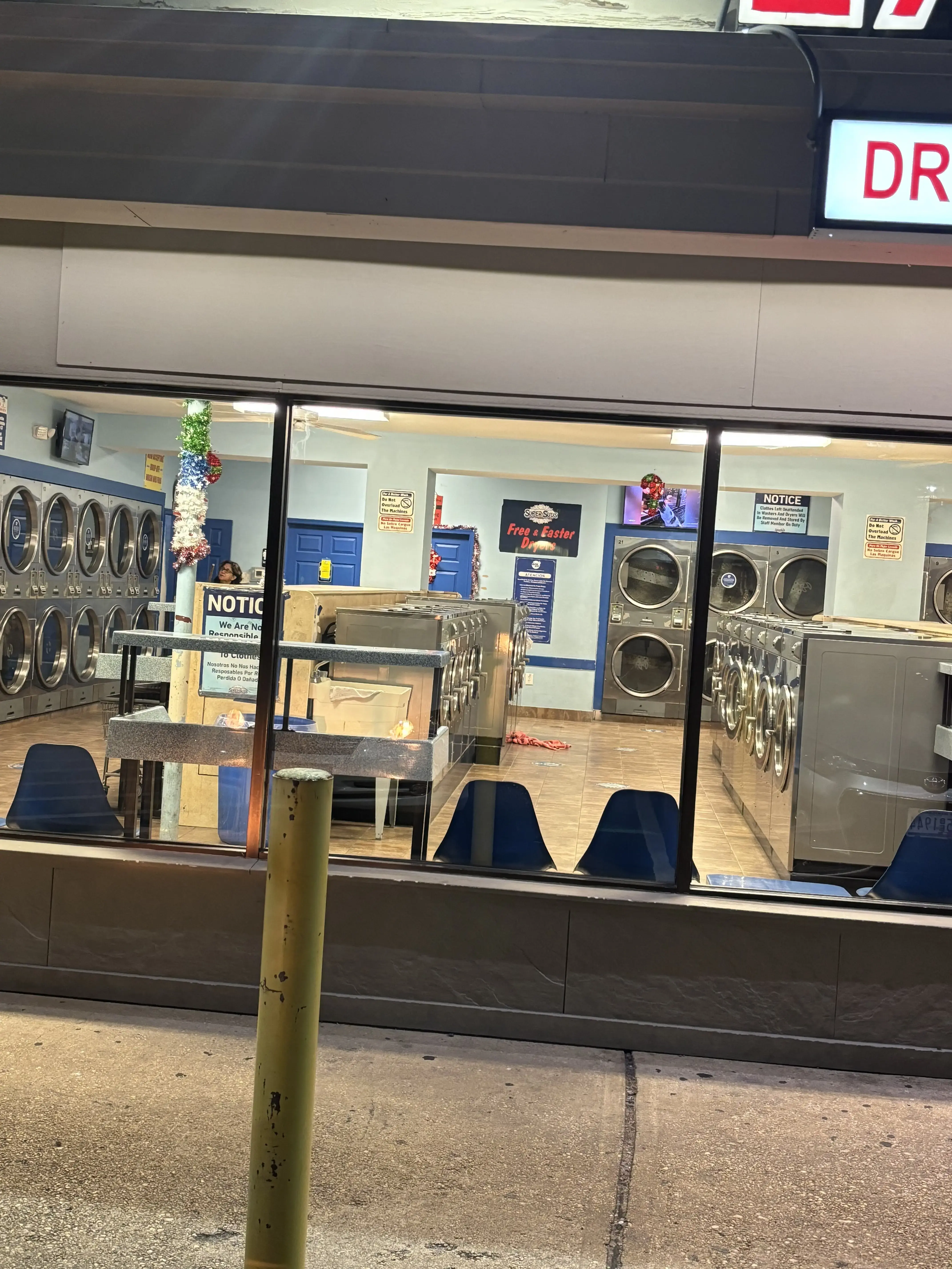 SuperSuds Laundromat - Image 14