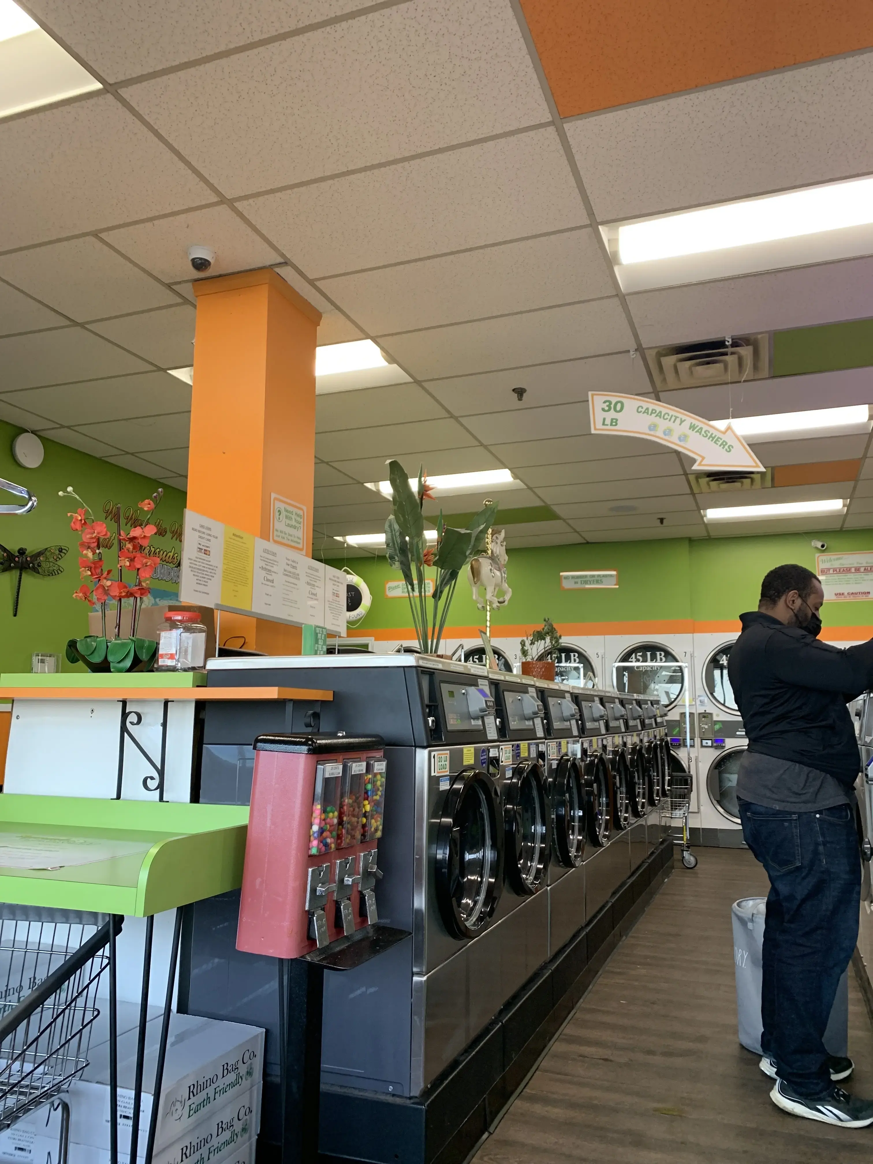Supersuds Laundromat - Image 11