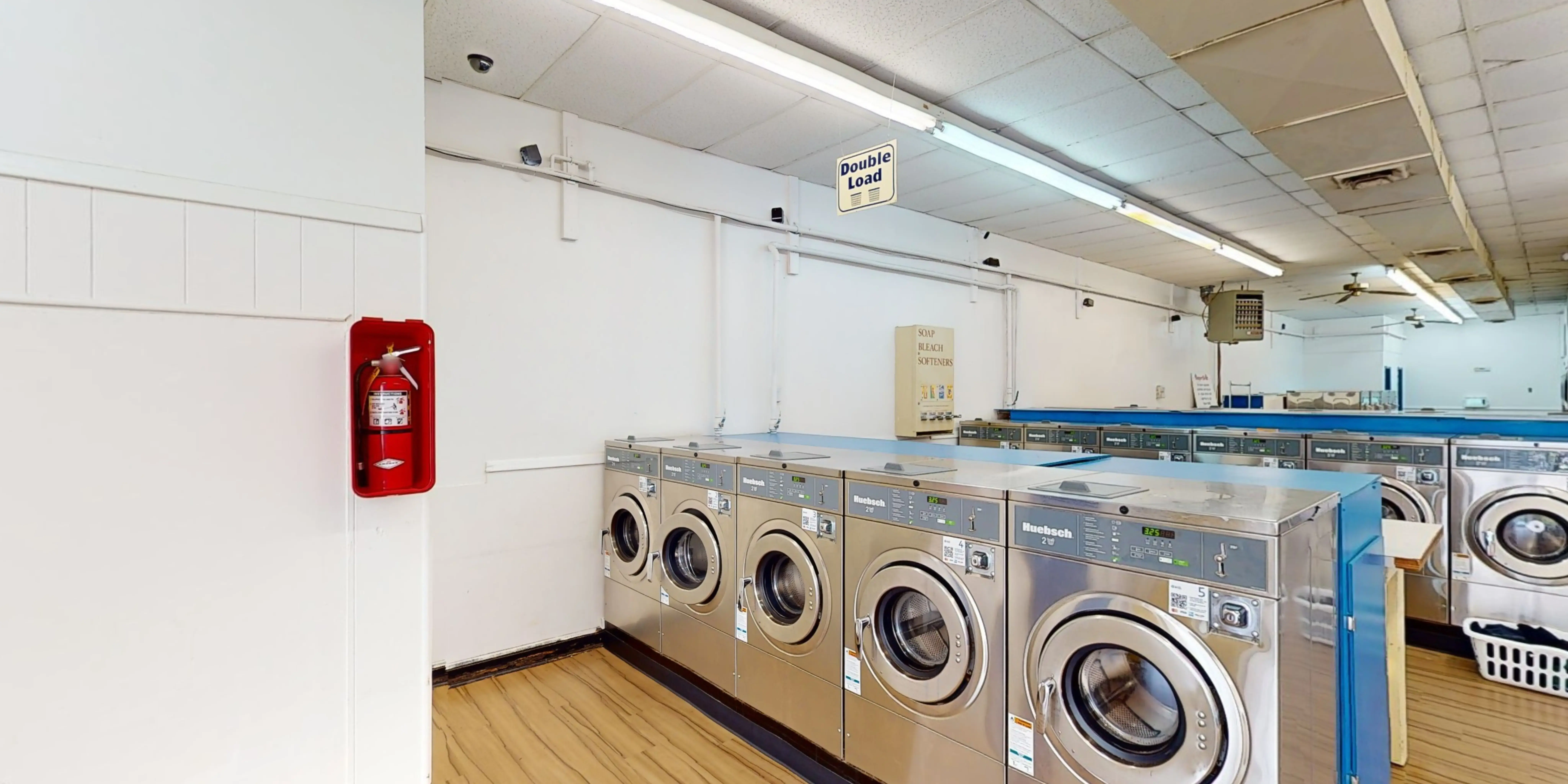 SuperSuds Laundromat - Image 5