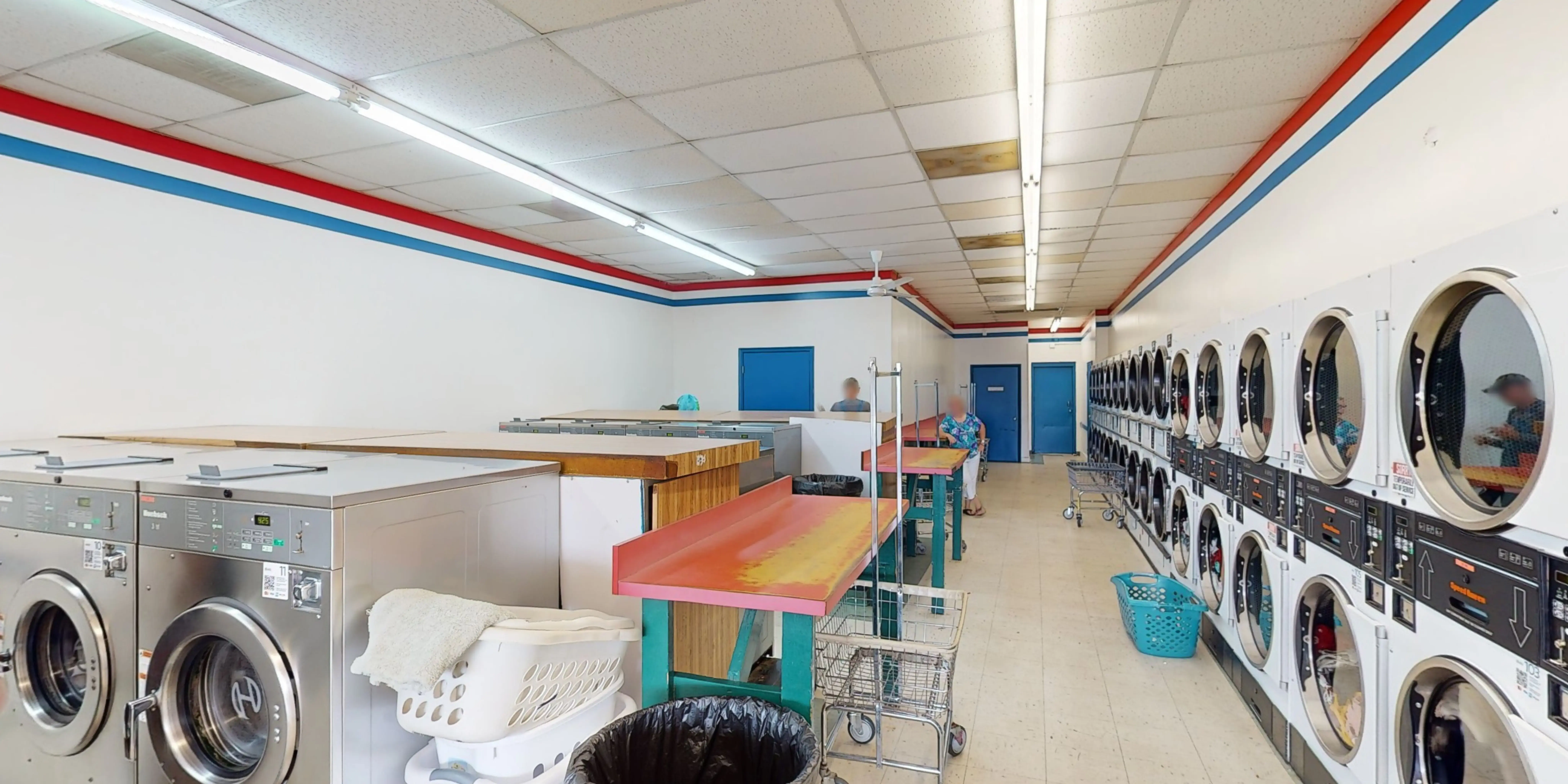 SuperSuds Laundromat - Image 15