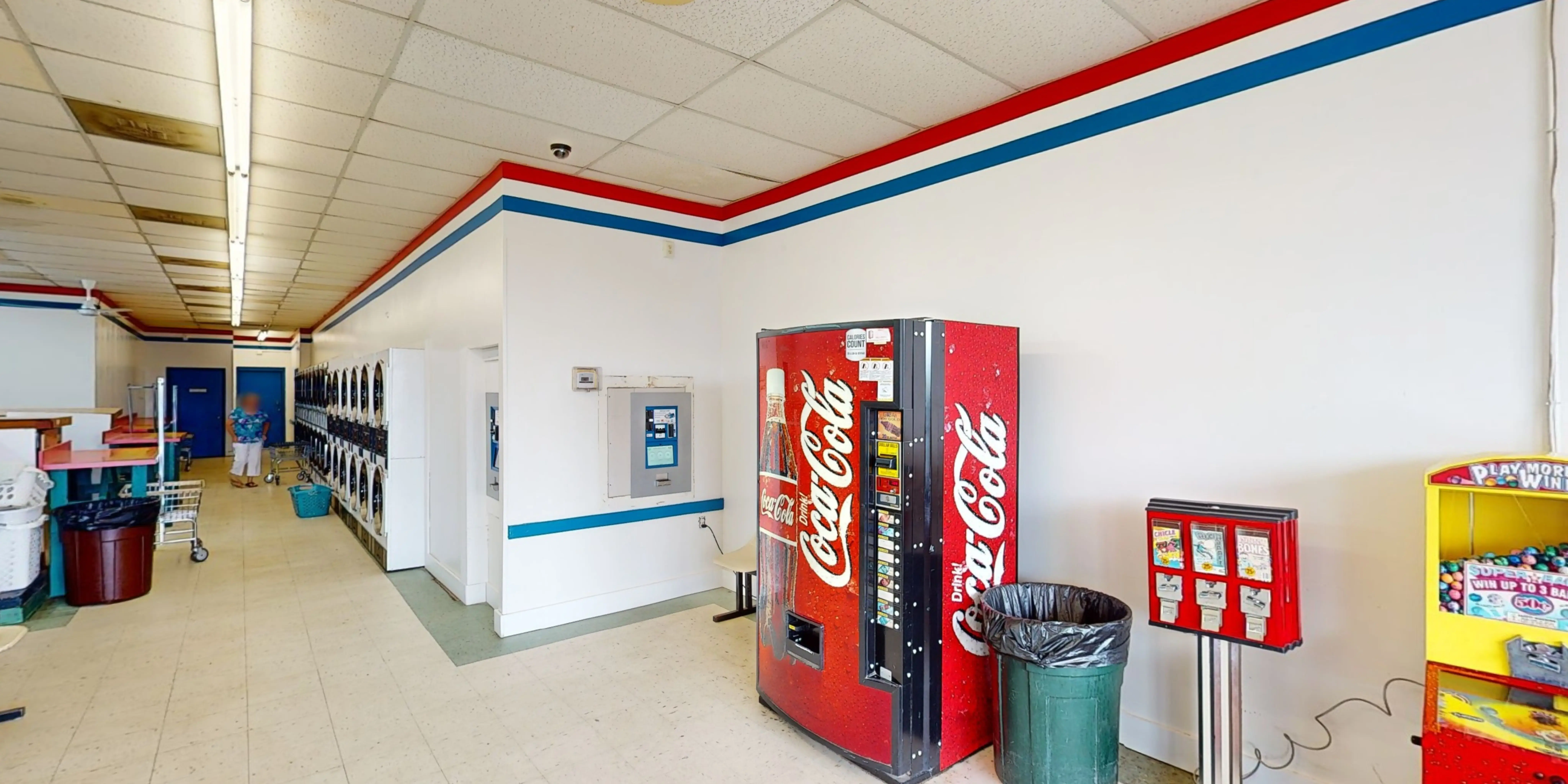 SuperSuds Laundromat - Image 8