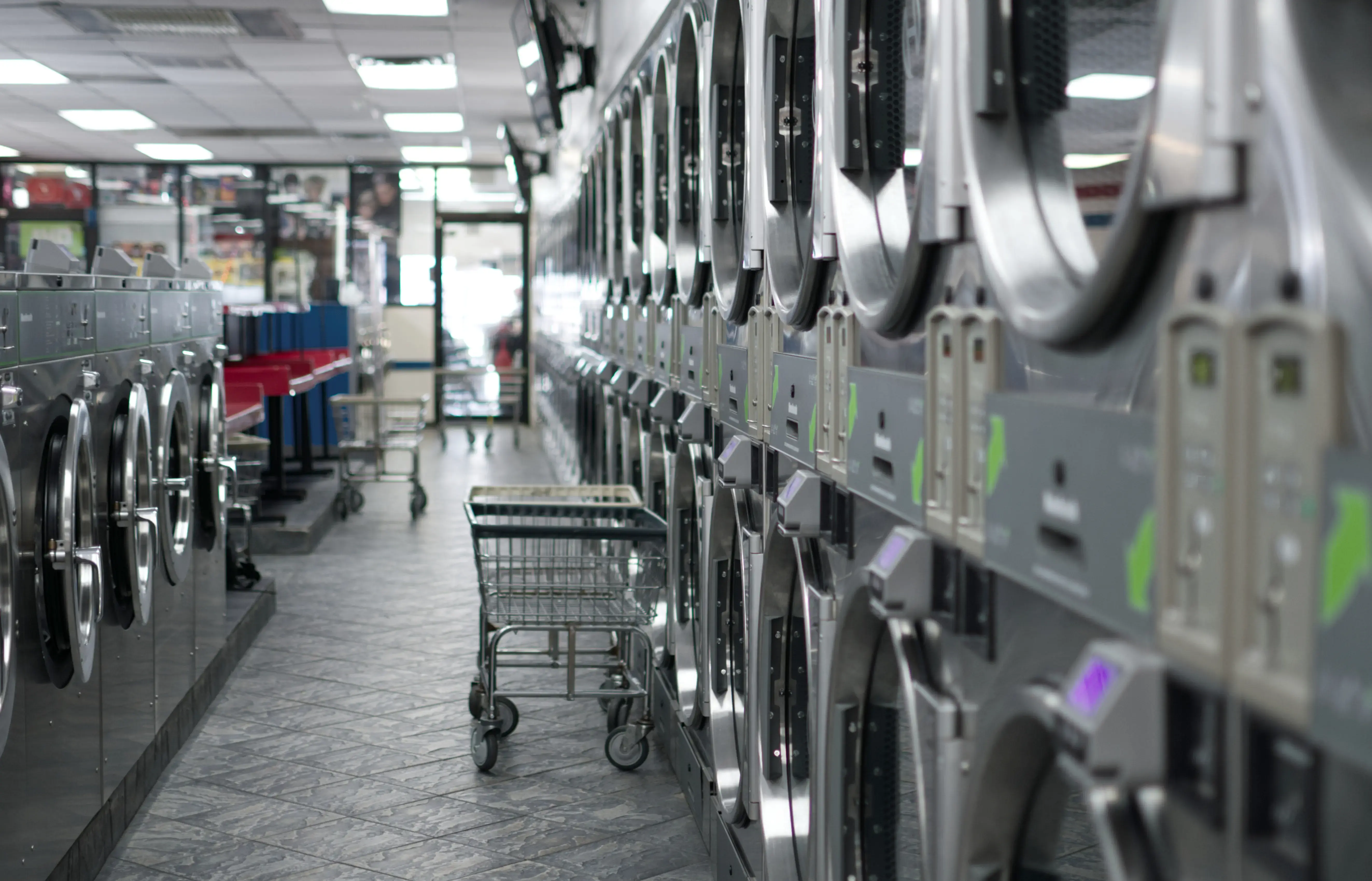 SuperSuds Laundromat - Image 9