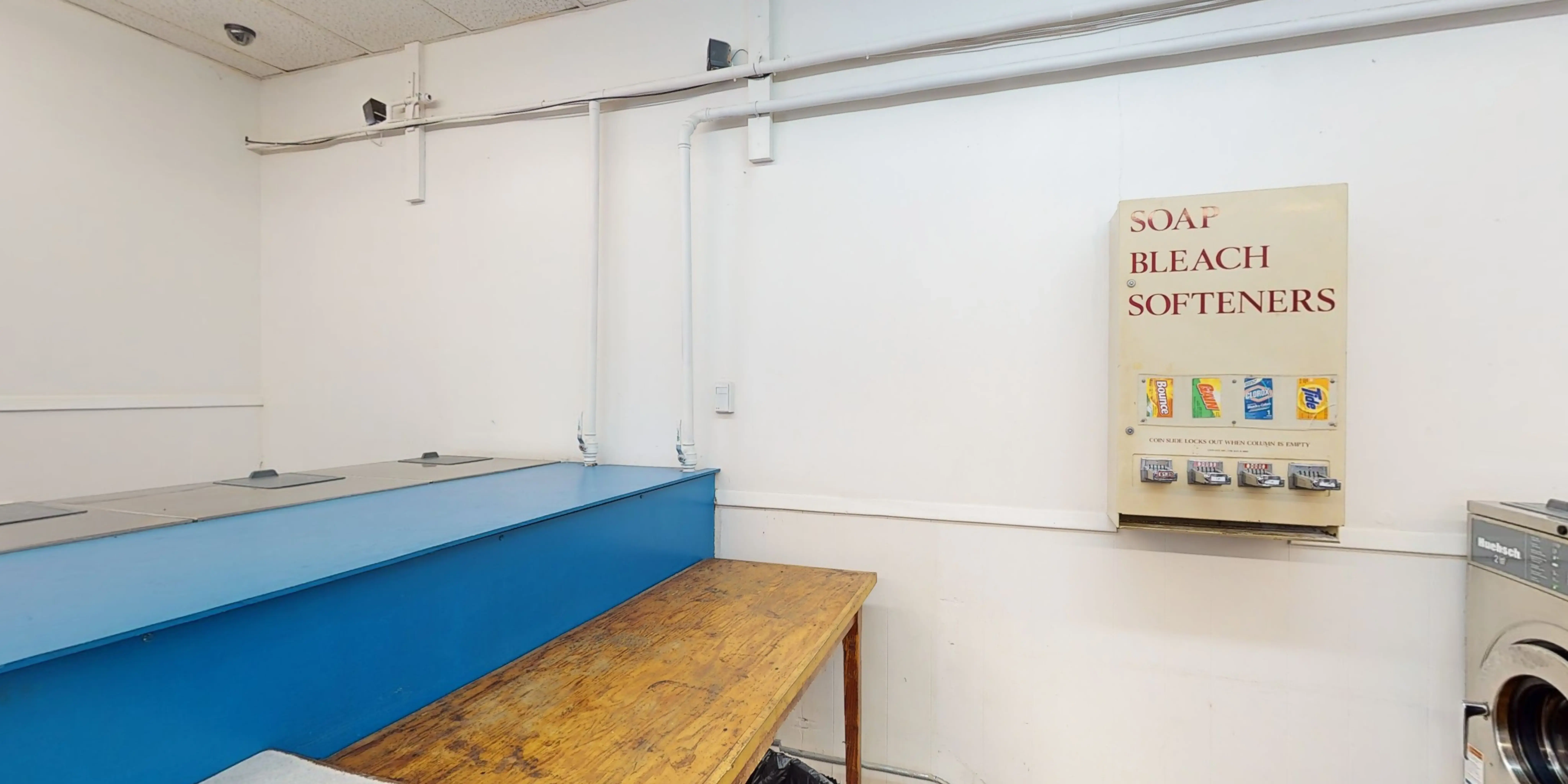 SuperSuds Laundromat - Image 19