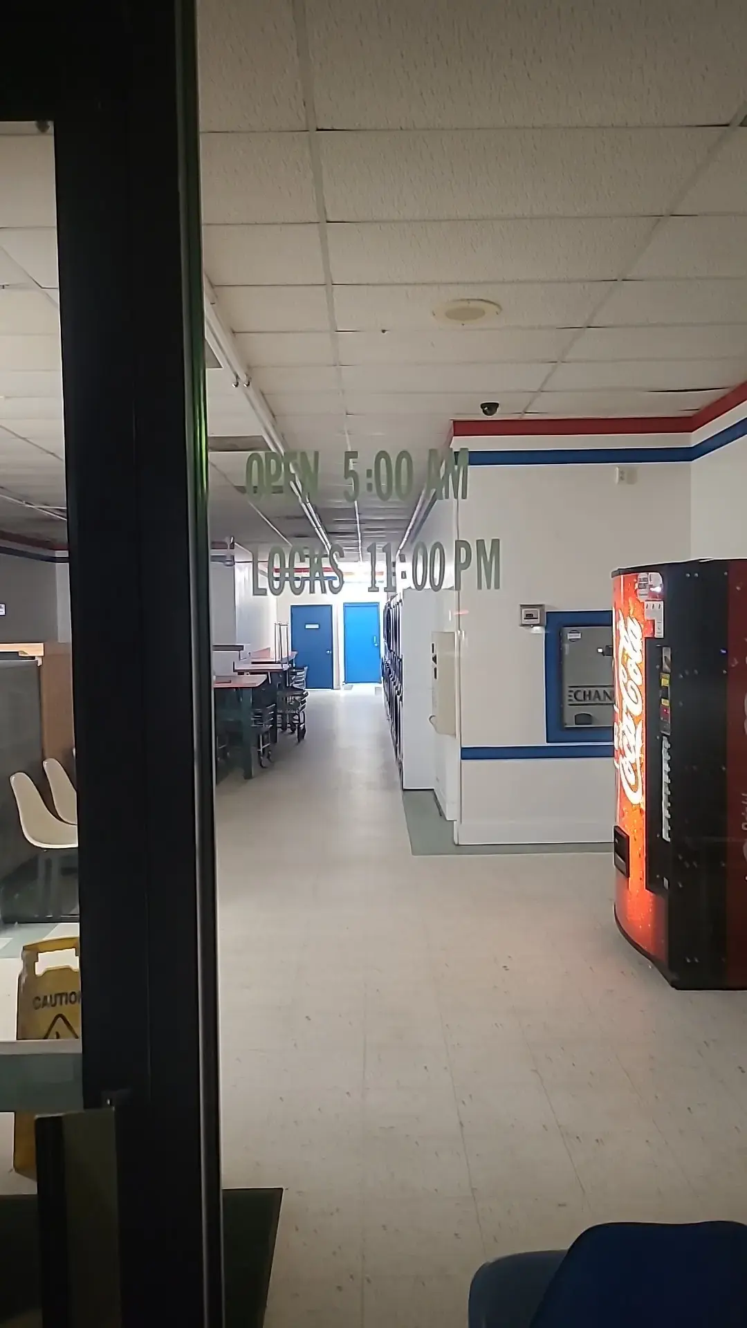 SuperSuds Laundromat - Image 9