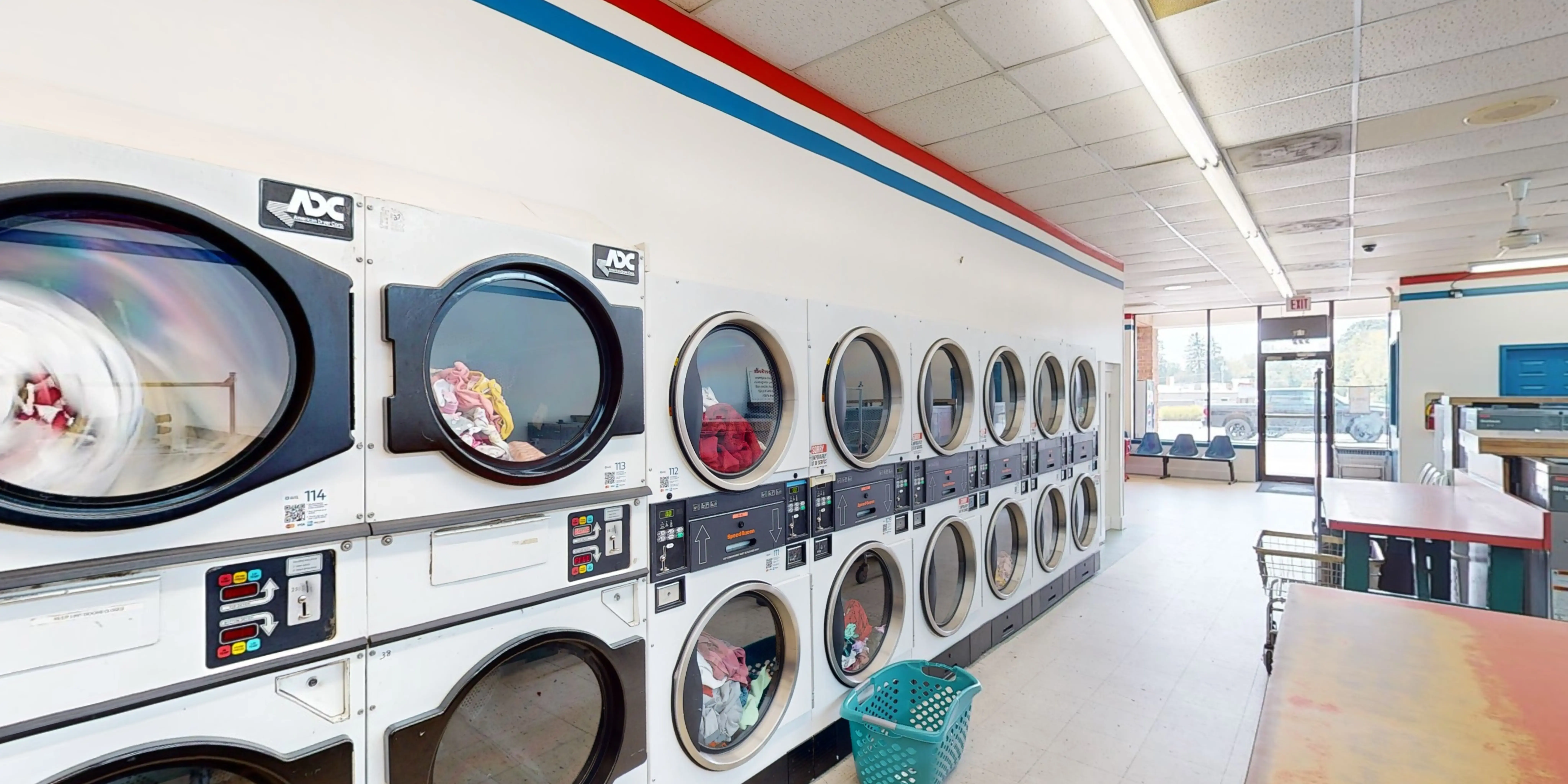 SuperSuds Laundromat - Image 16