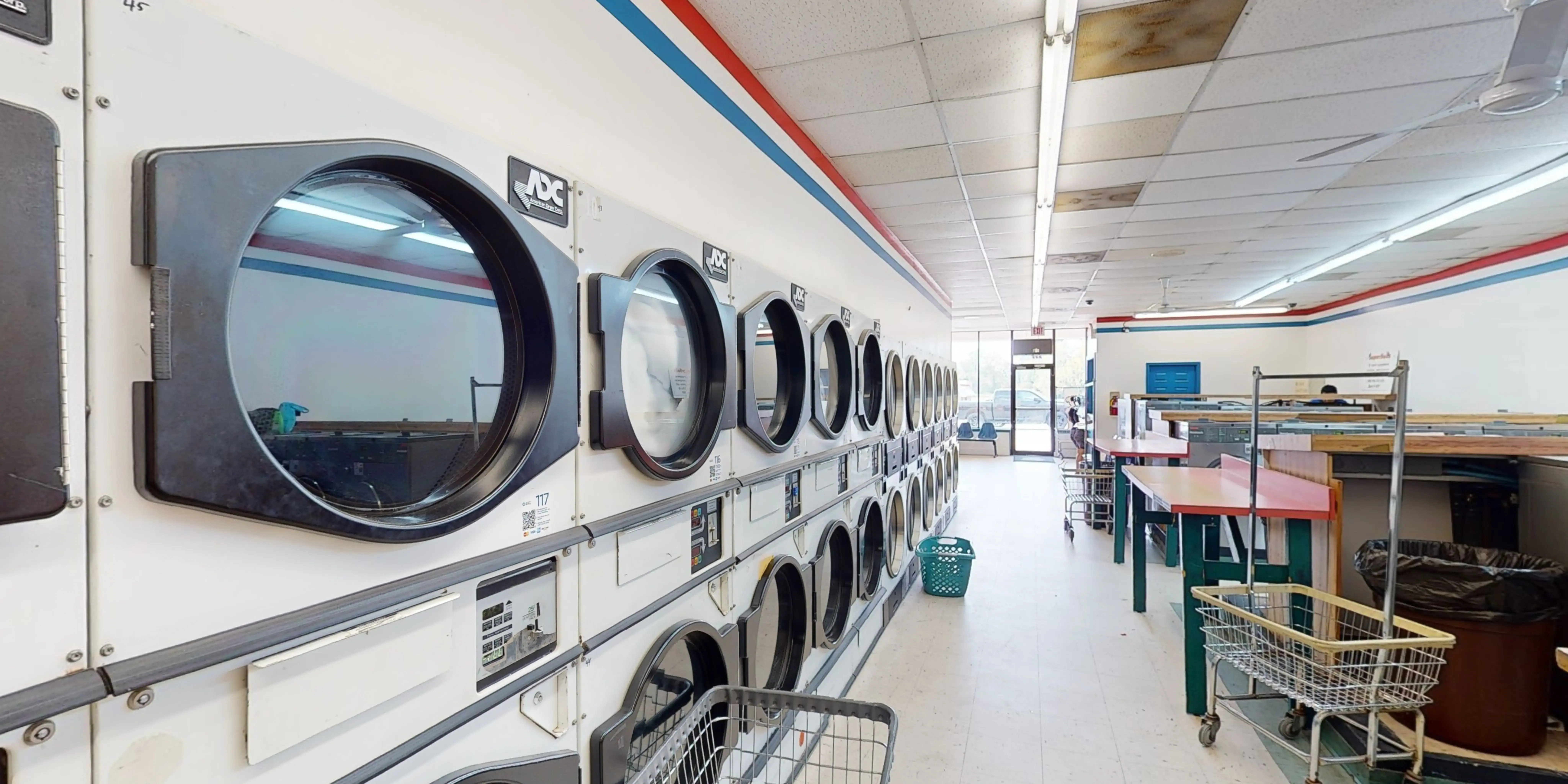 SuperSuds Laundromat - Image 11