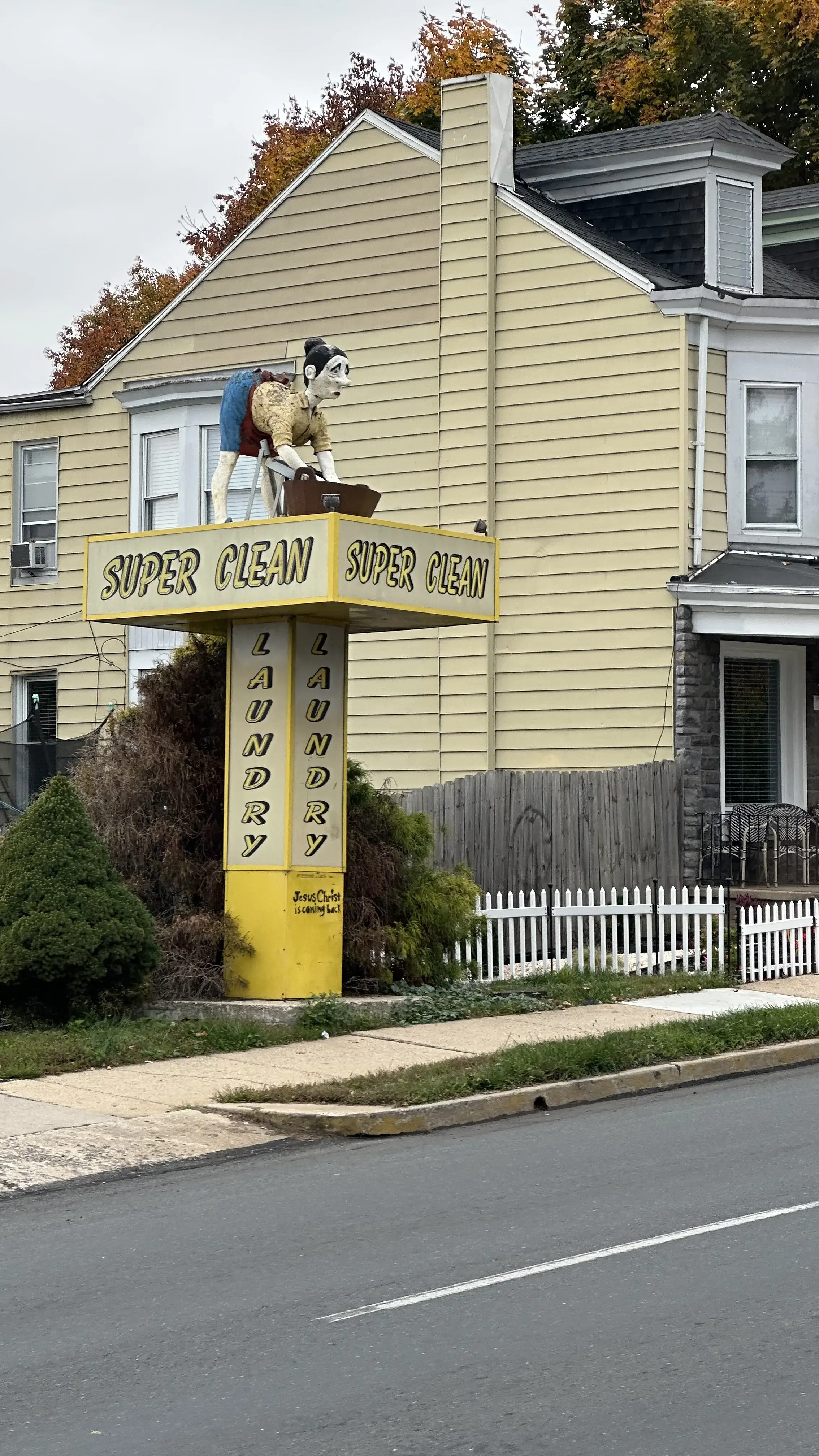 SuperSuds Laundromat - Image 8