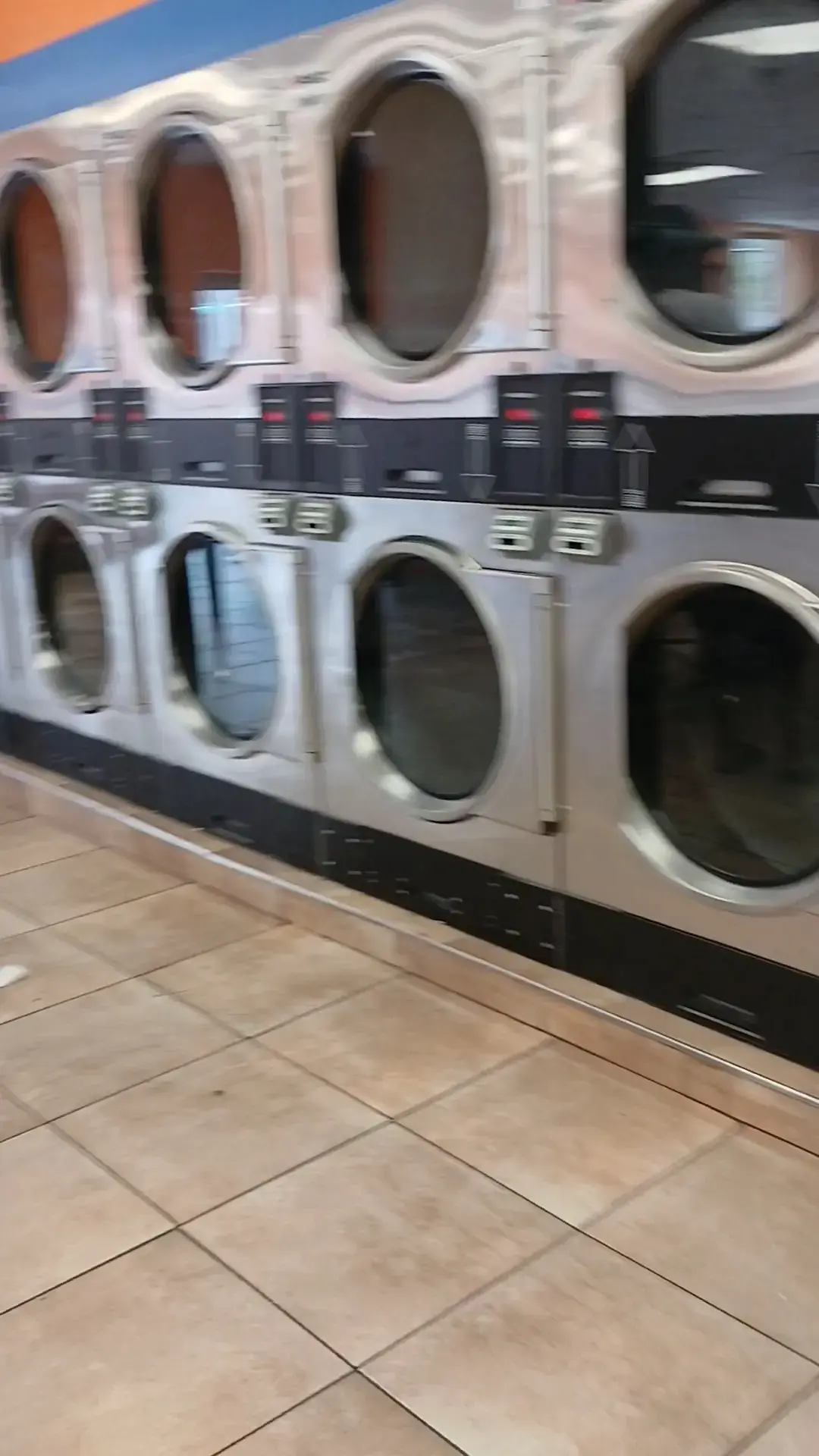 SuperSuds Laundromat - Image 16