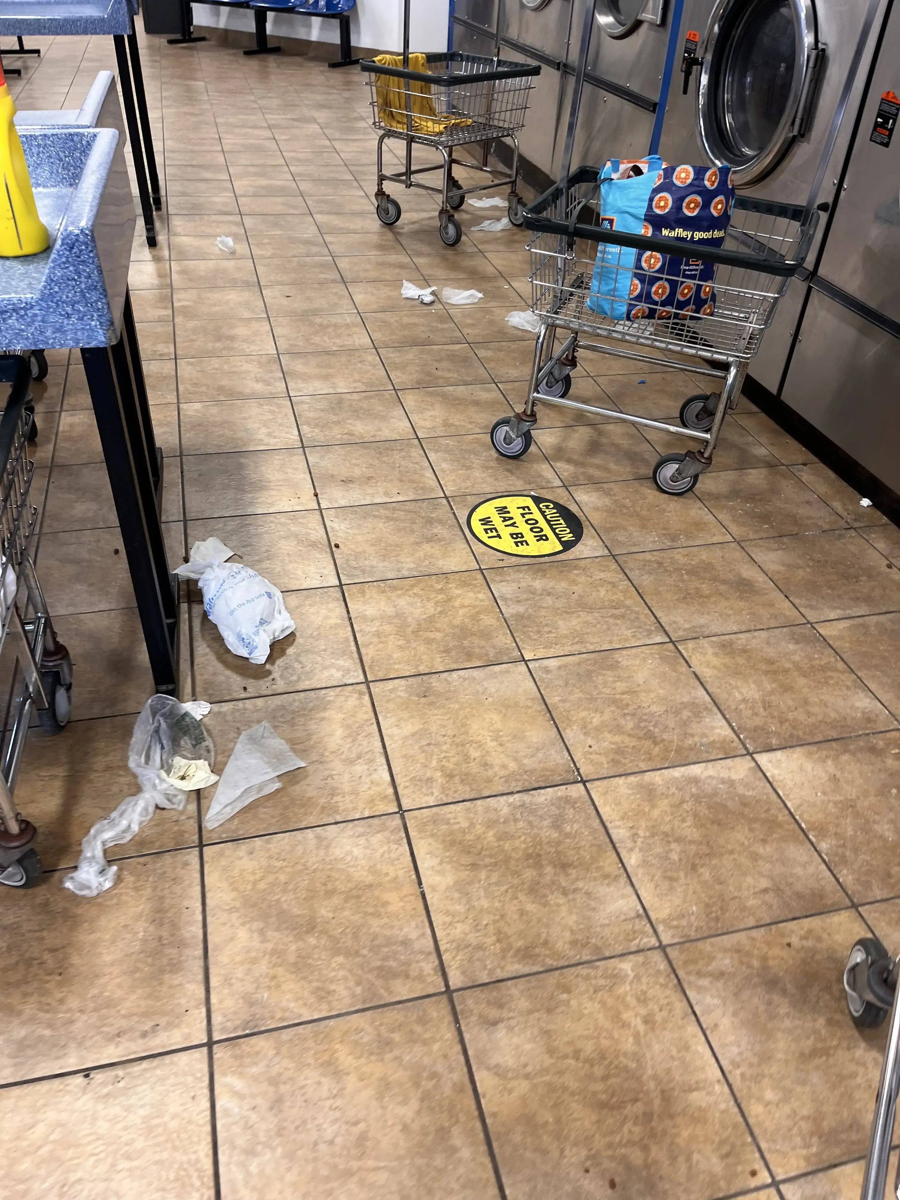 SuperSuds Laundromat - Image 11