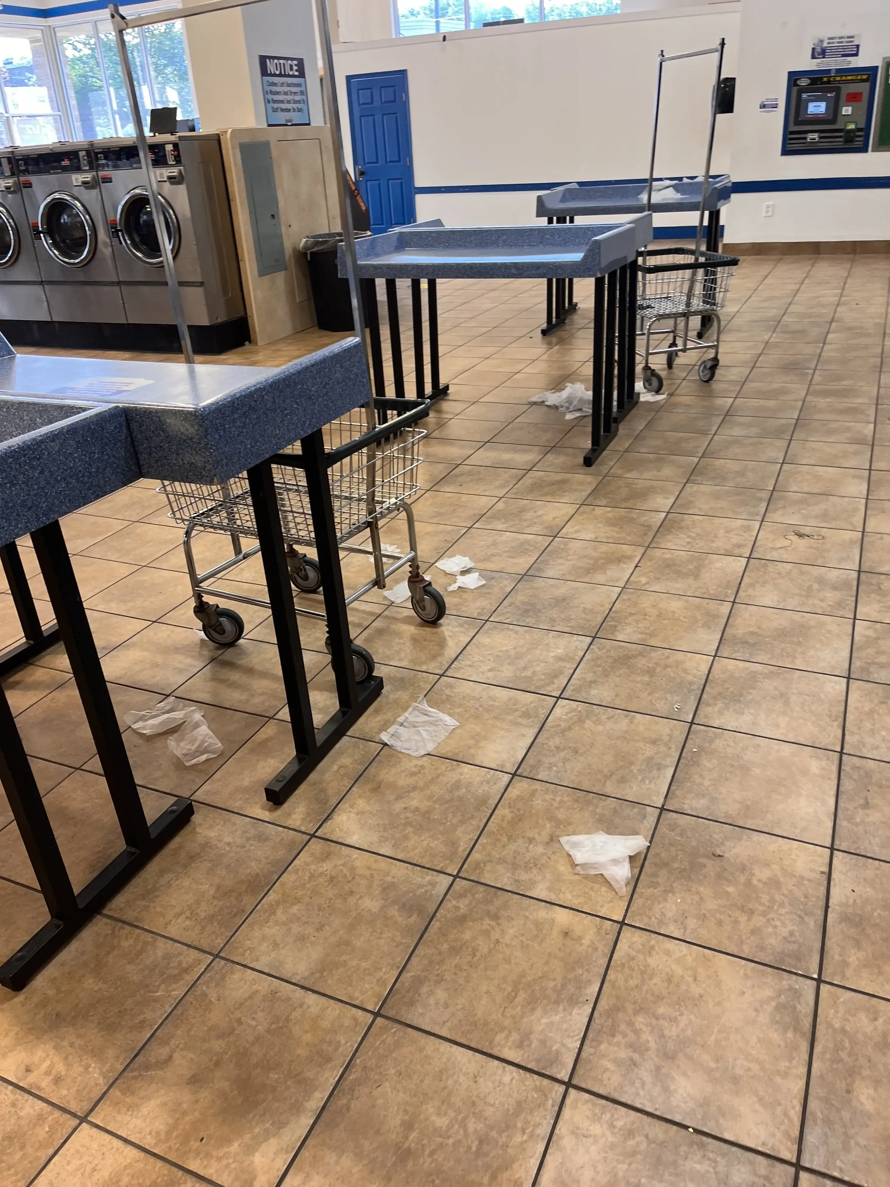 SuperSuds Laundromat - Image 16