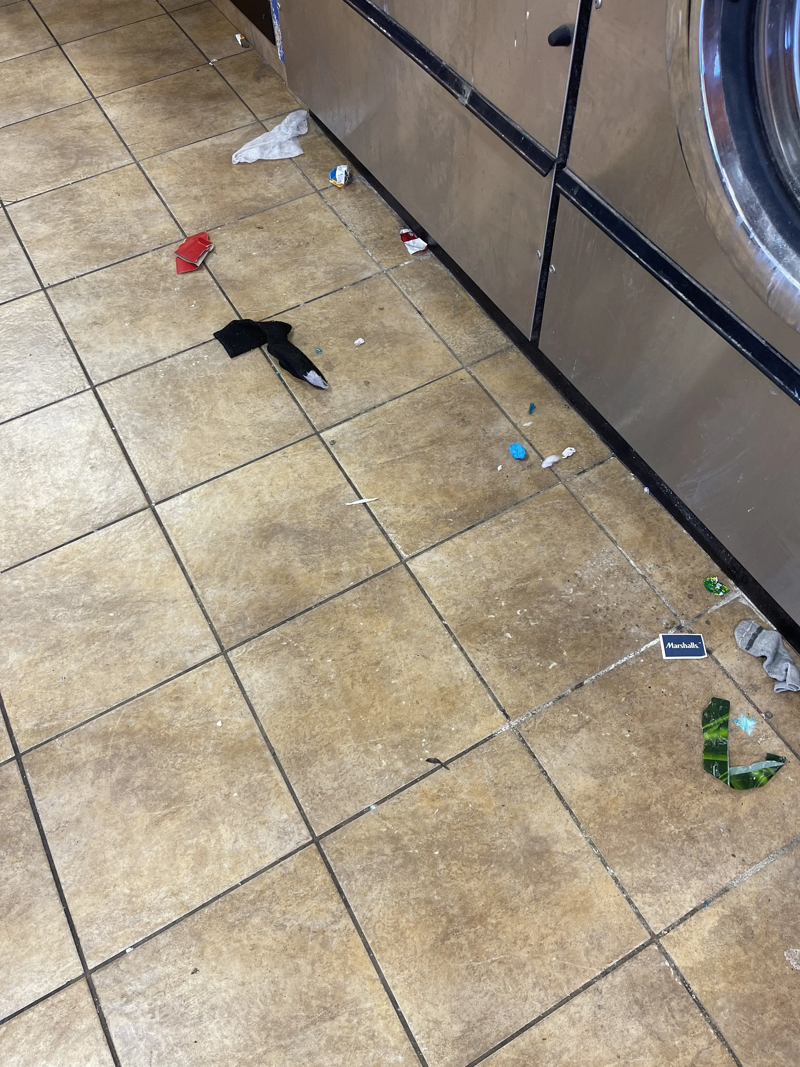 SuperSuds Laundromat - Image 7