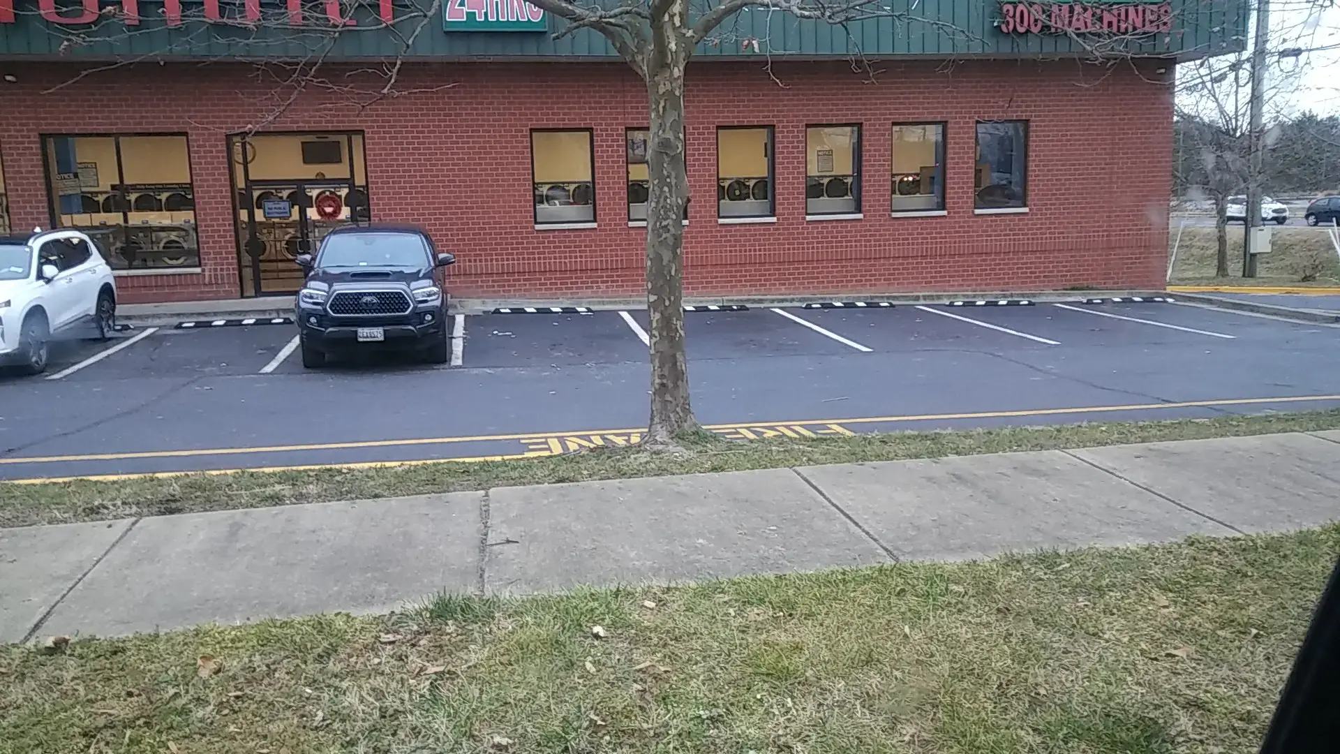 SuperSuds Laundromat - Image 10