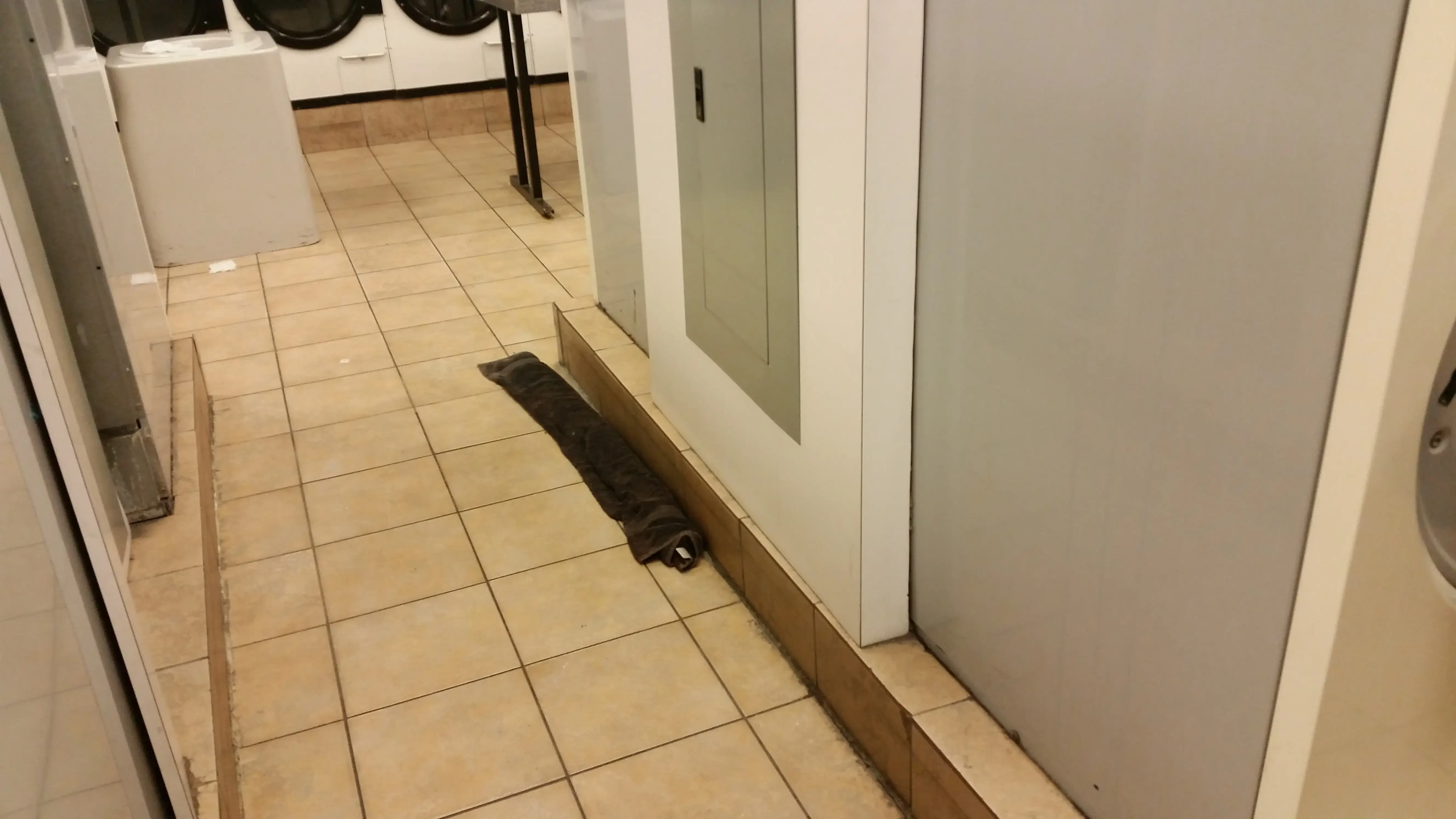 SuperSuds Laundromat - Image 16