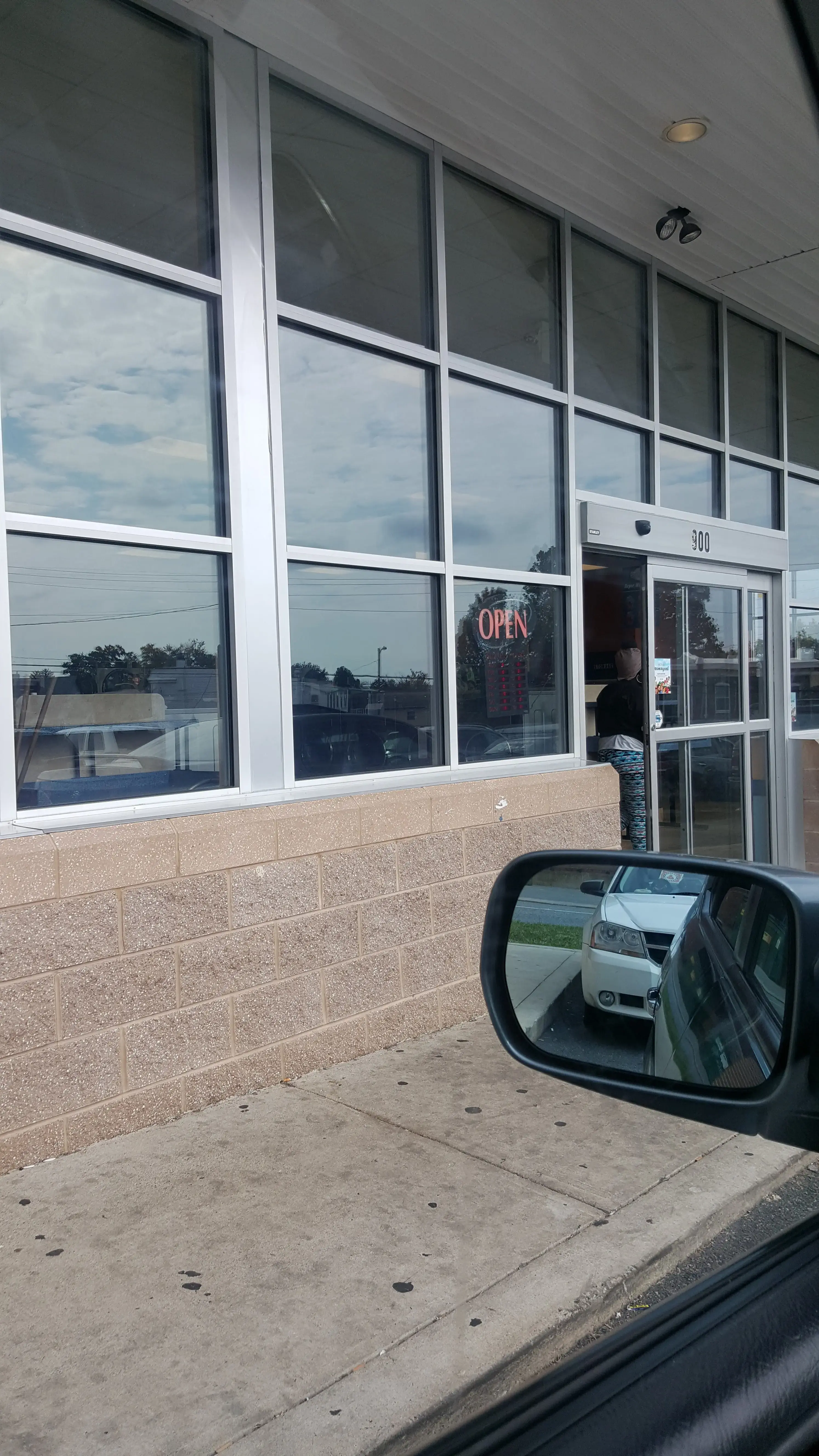 SuperSuds Laundromat - Image 18
