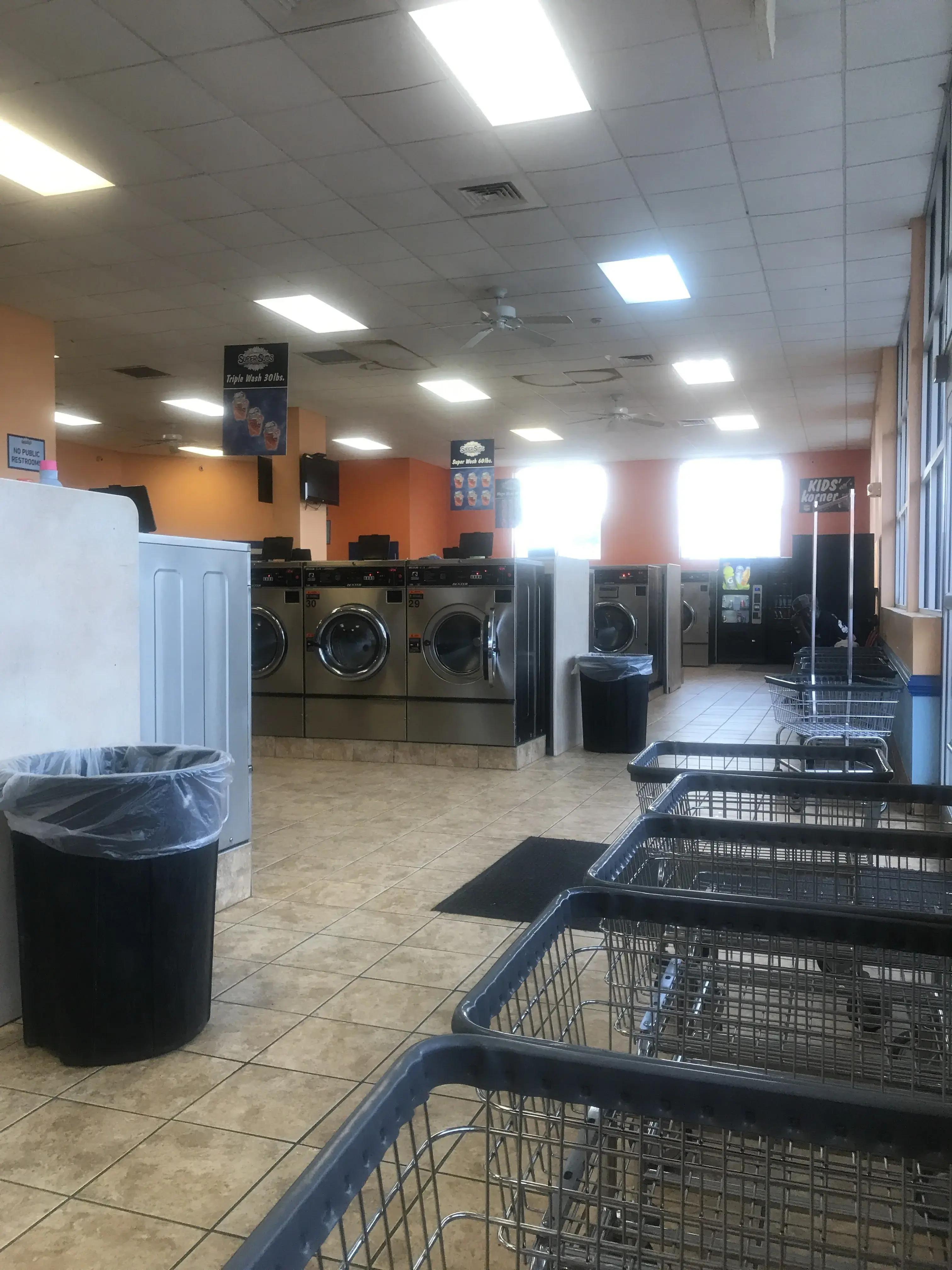 SuperSuds Laundromat - Image 12