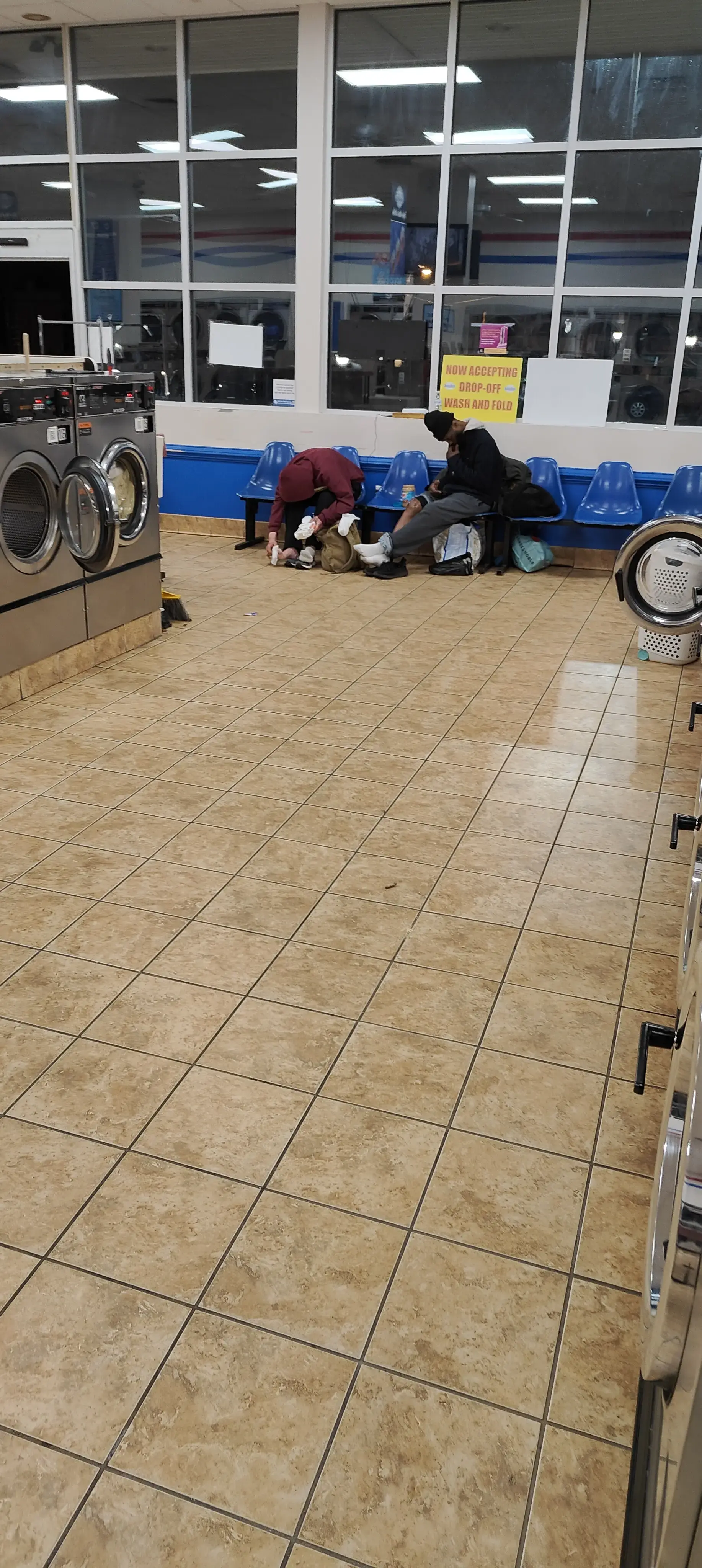 SuperSuds Laundromat - Image 11