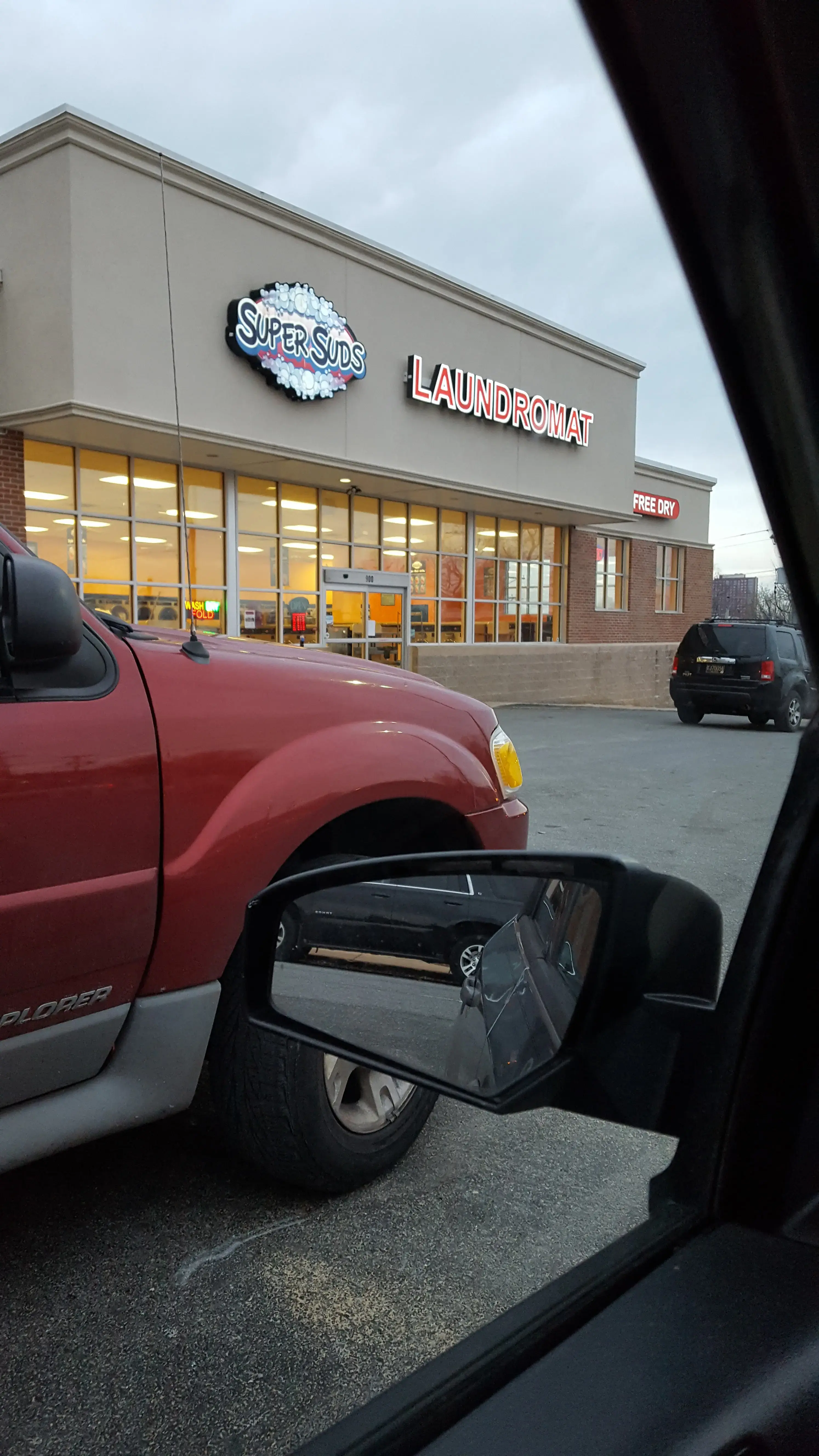 SuperSuds Laundromat - Image 15