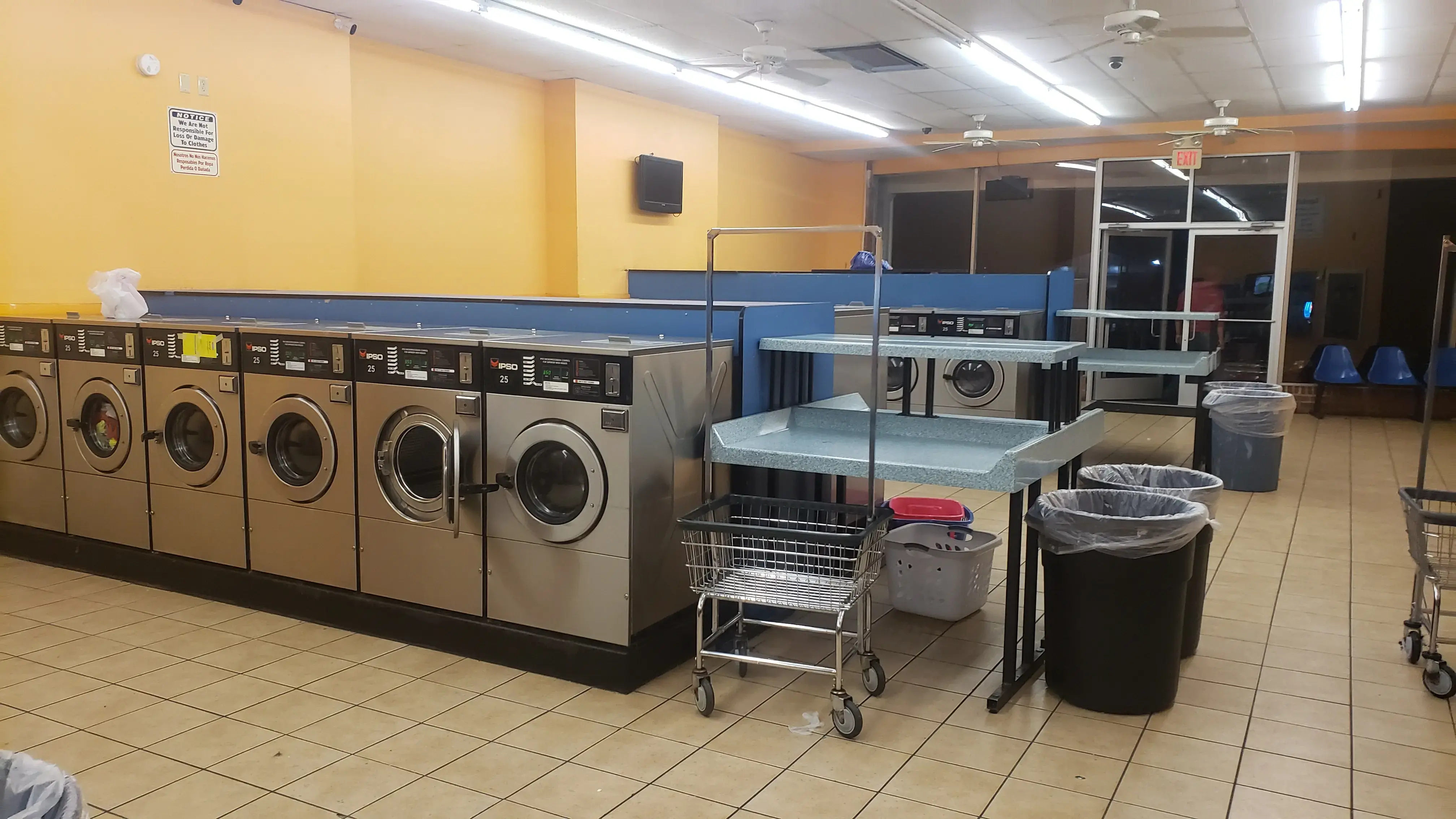 SuperSuds Laundromat - Image 2