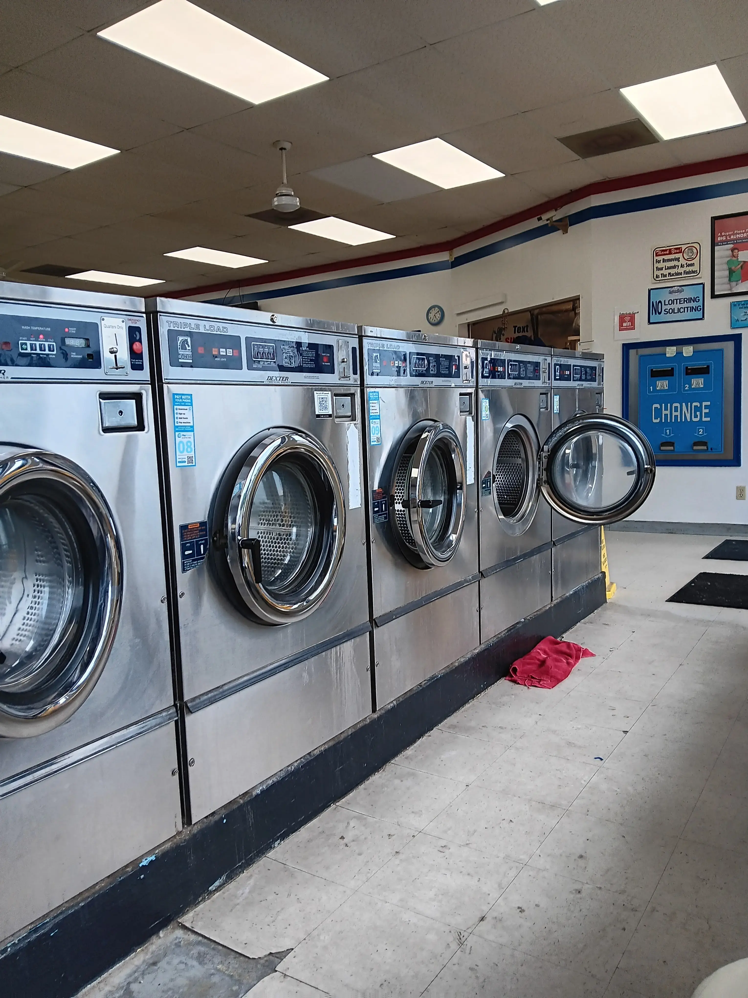 SuperSuds Laundromat - Image 5