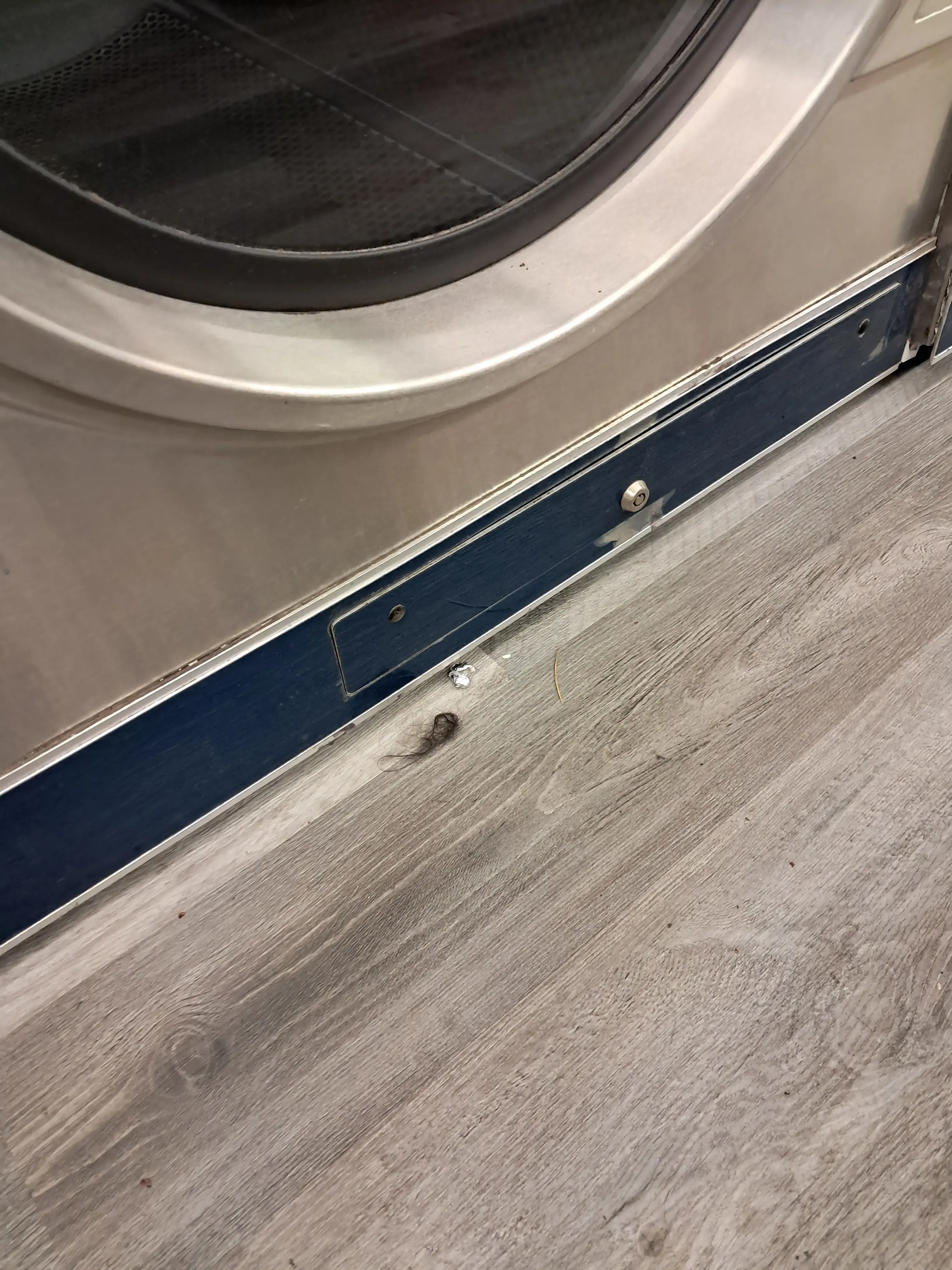 SuperSuds Laundromat - Image 8