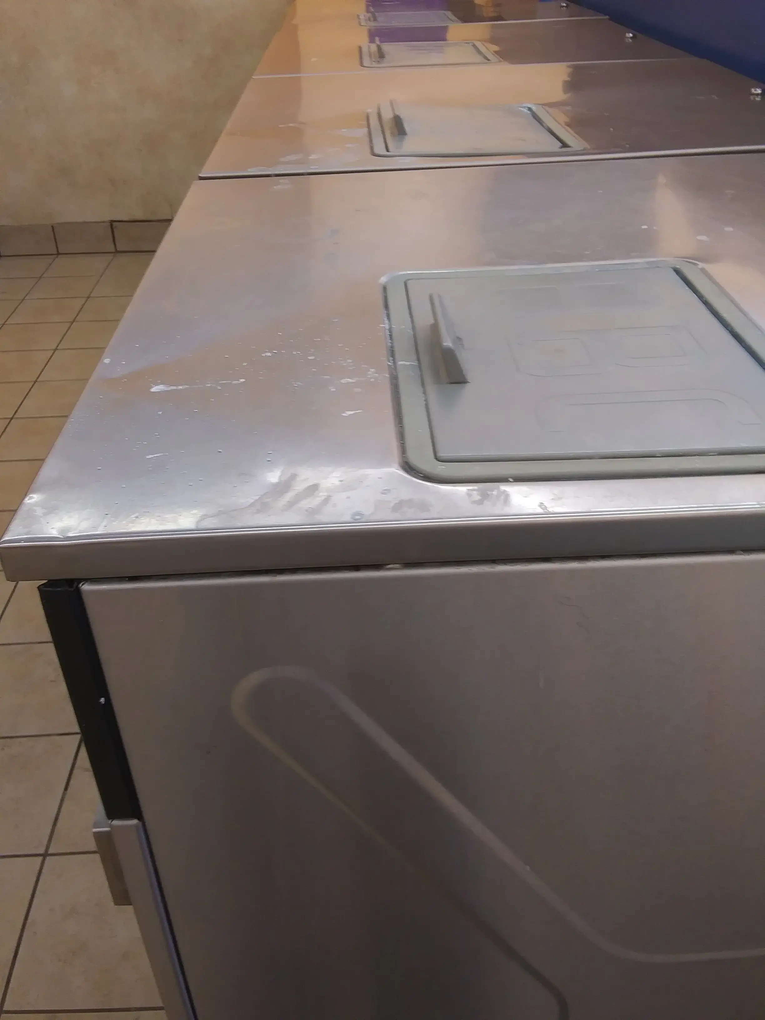 SuperSuds Laundromat - Image 16