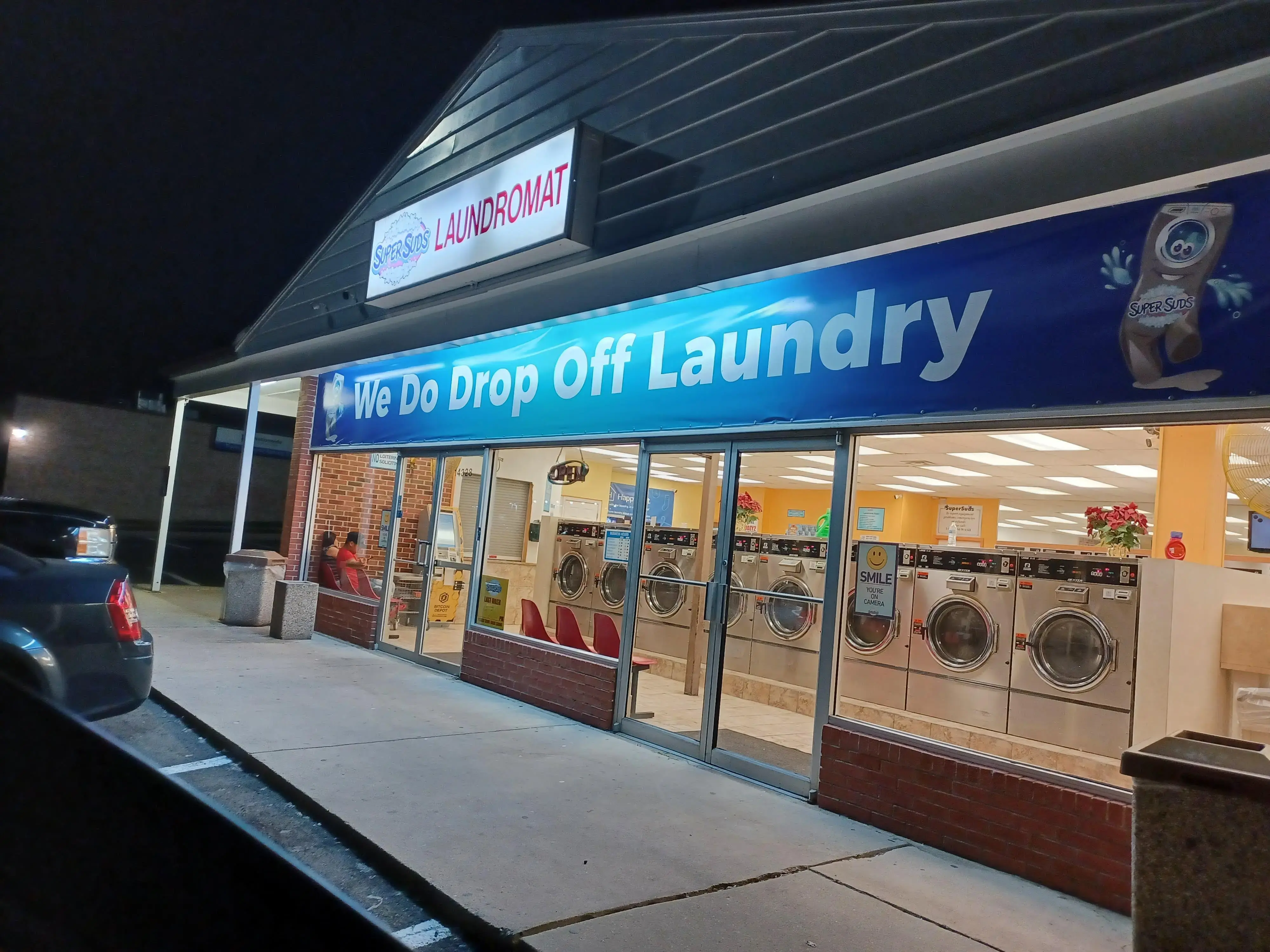 SuperSuds Laundromat - Image 7