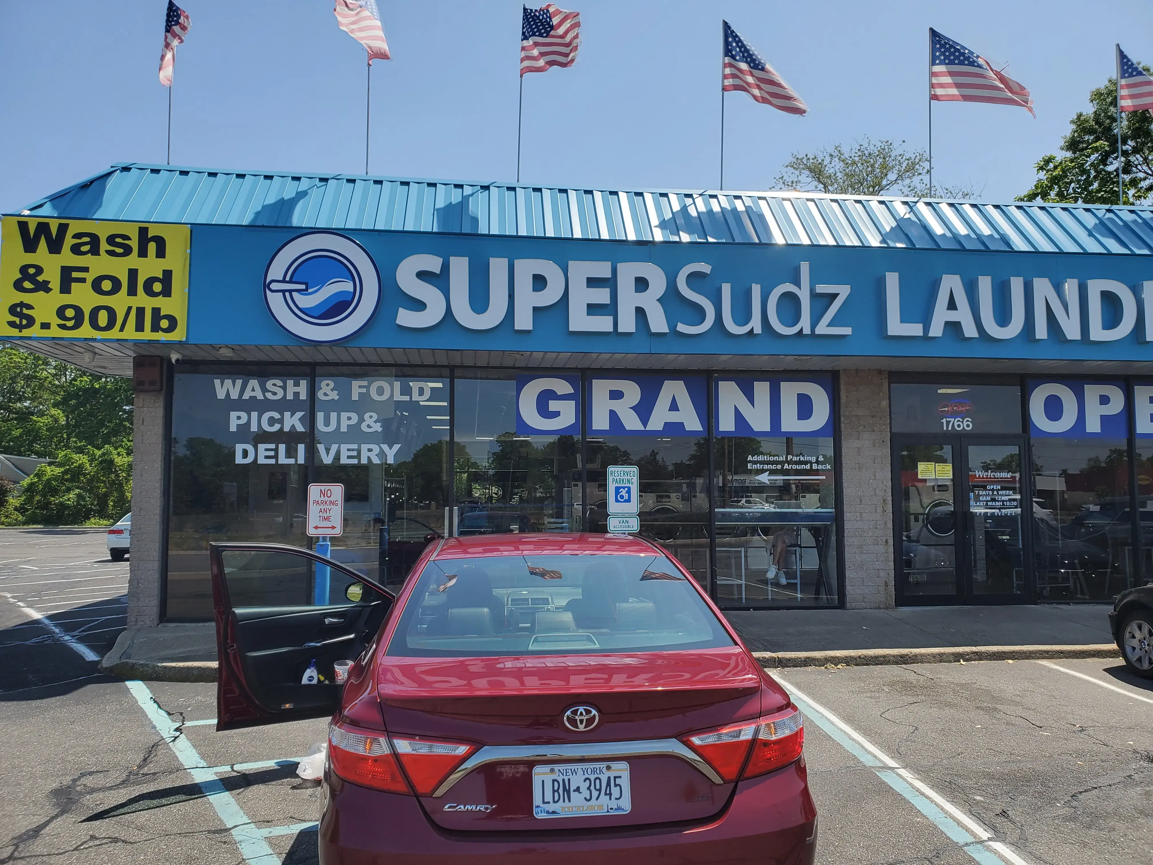 SuperSudz Laundromat | Bay Shore - Image 17