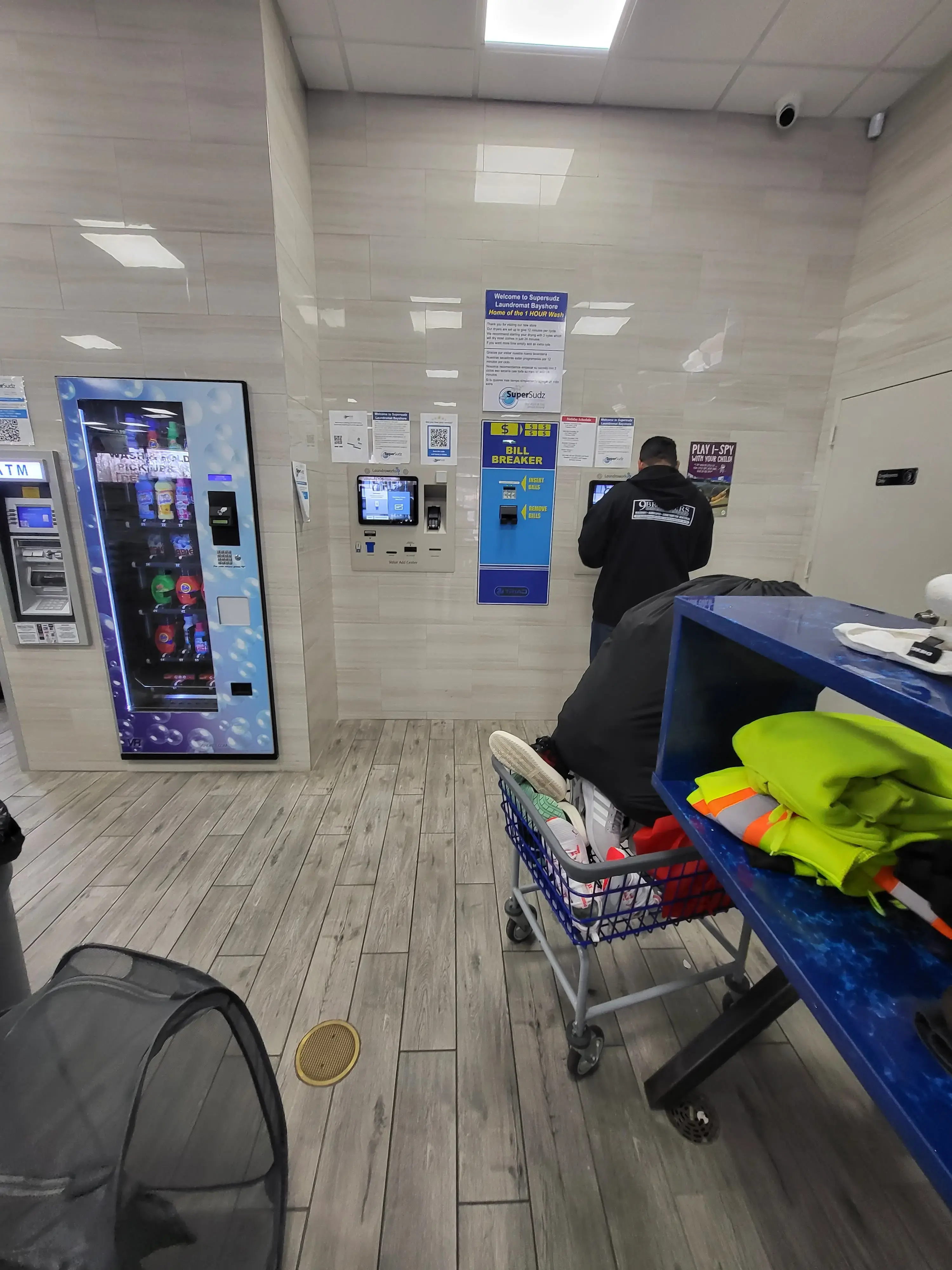 SuperSudz Laundromat | Bay Shore thumbnail 12