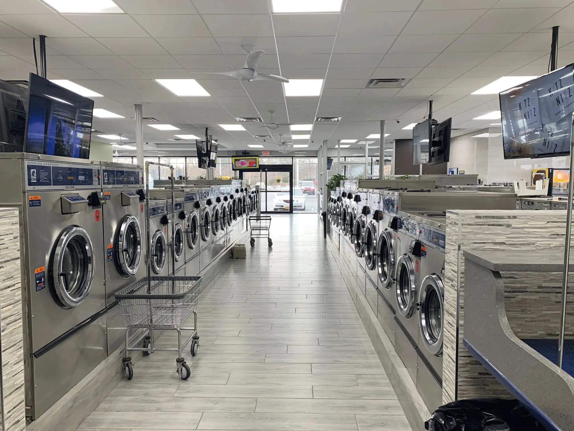 SuperSudz Laundromat | Brentwood thumbnail 2