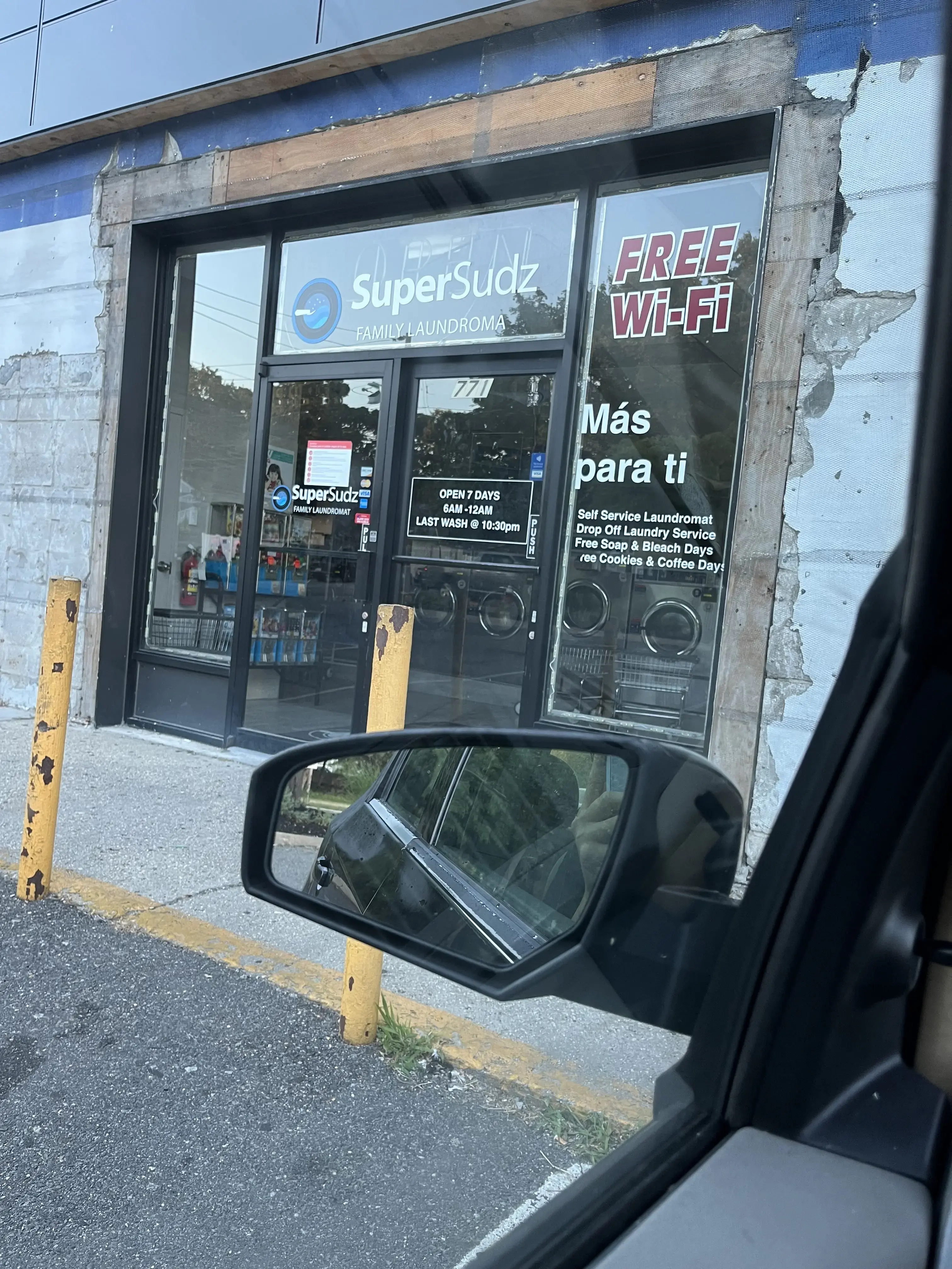 SuperSudz Laundromat | Brentwood - Image 12