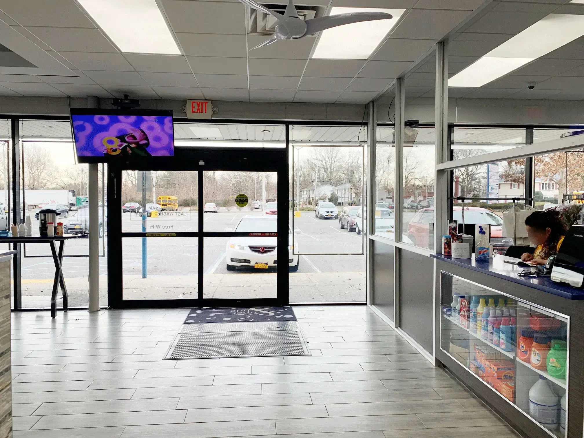 SuperSudz Laundromat | Brentwood thumbnail 3