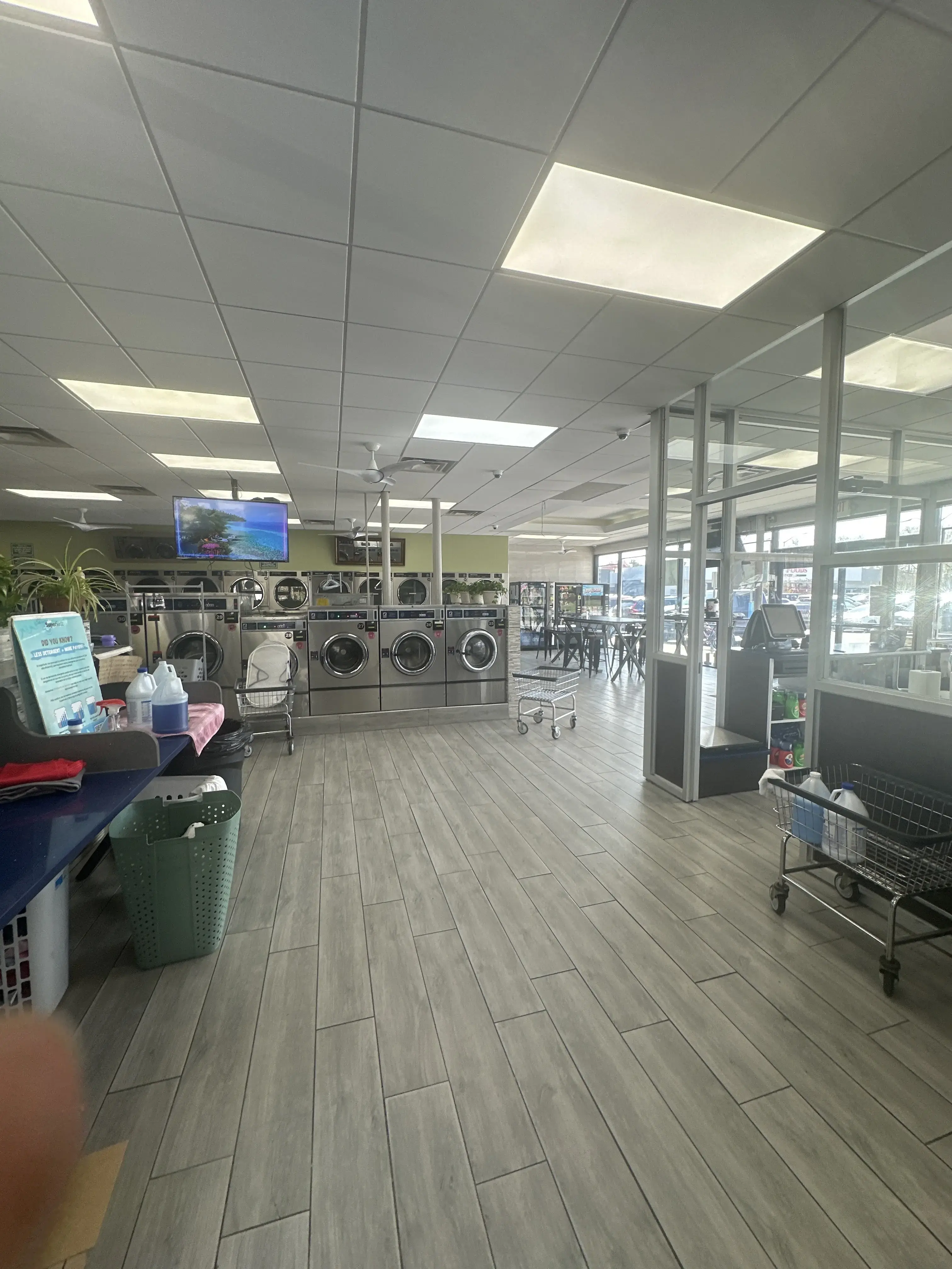 SuperSudz Laundromat | Brentwood thumbnail 11