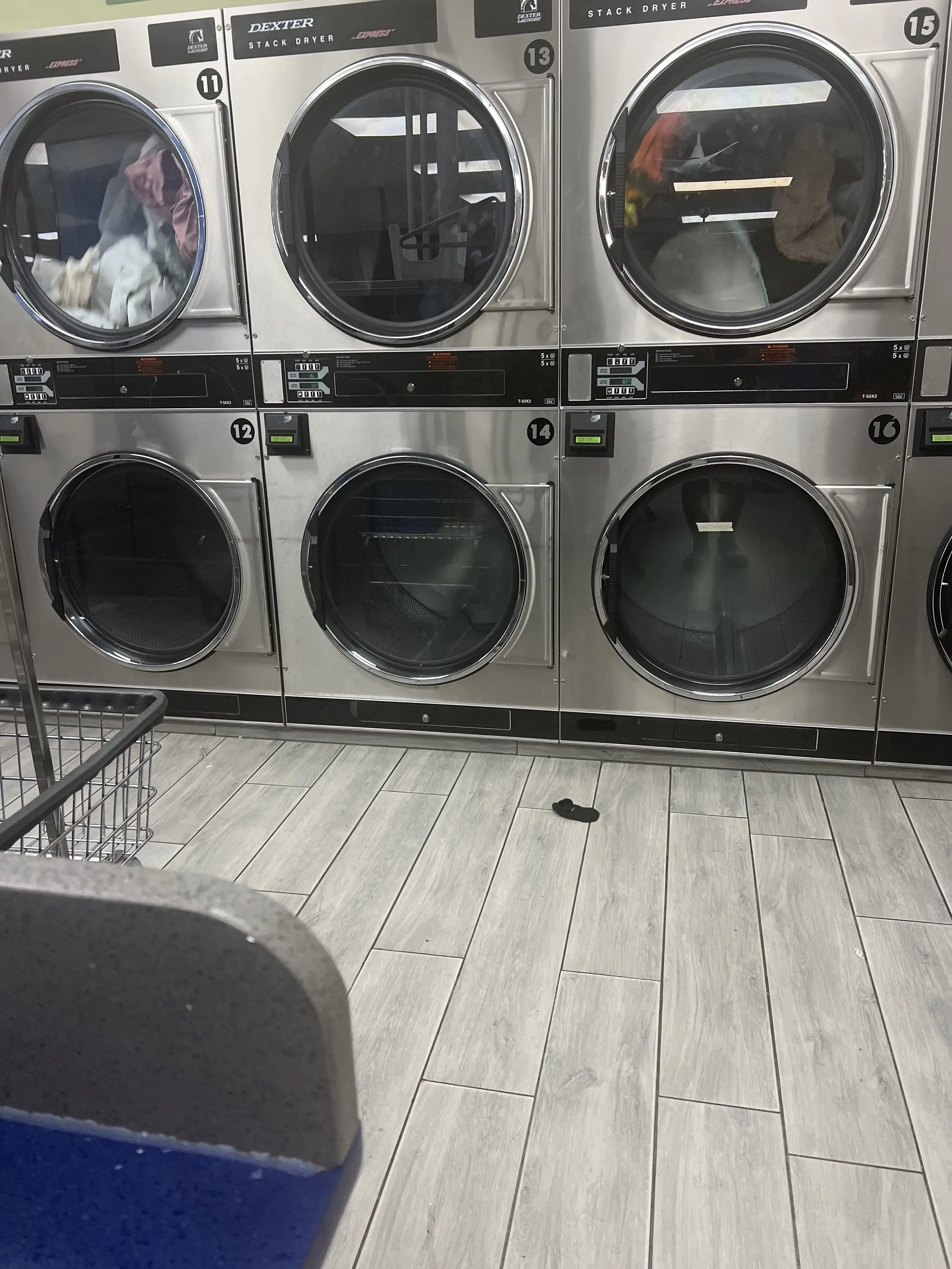 SuperSudz Laundromat | Brentwood - Image 16