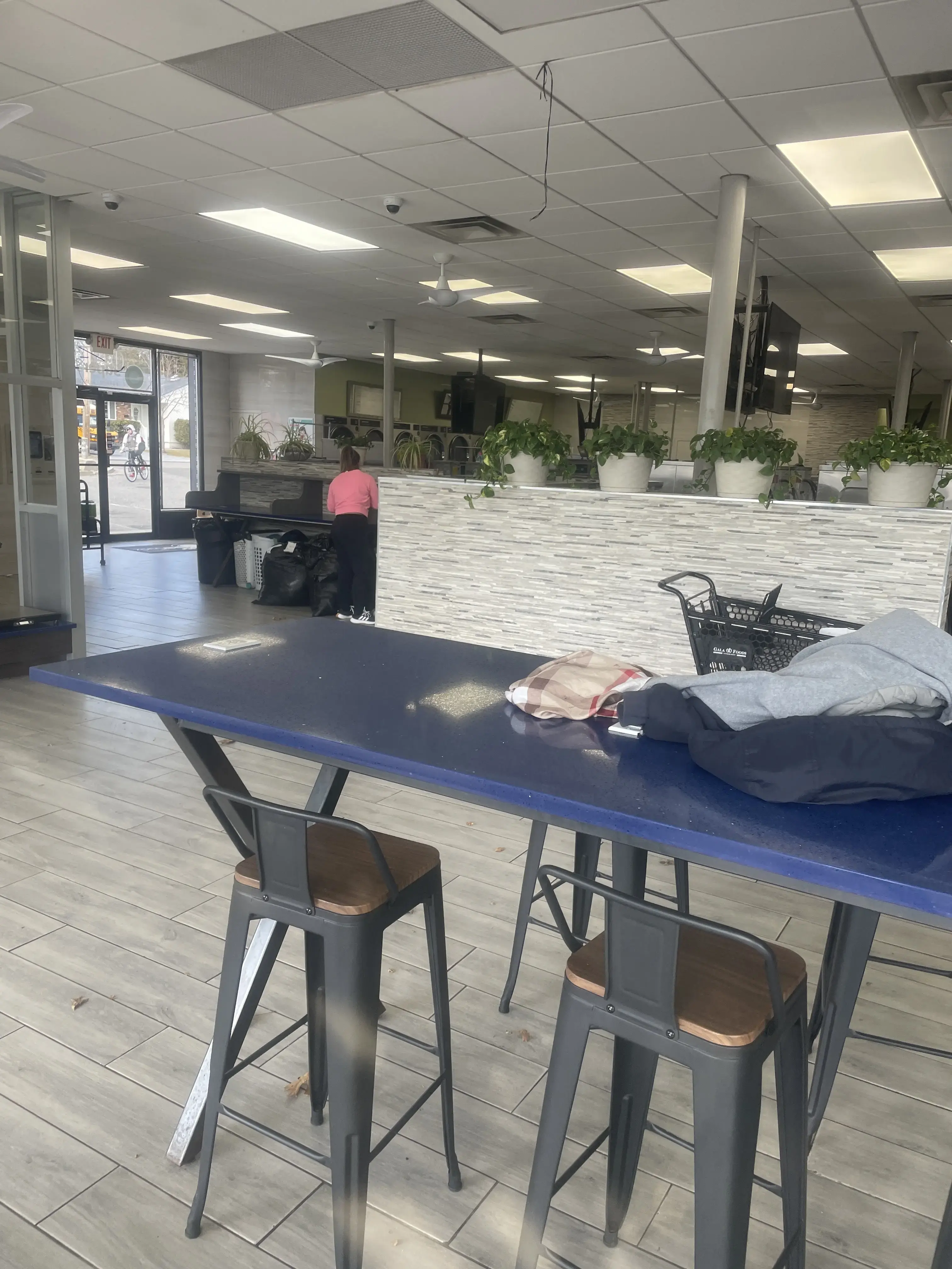 SuperSudz Laundromat | Brentwood thumbnail 9