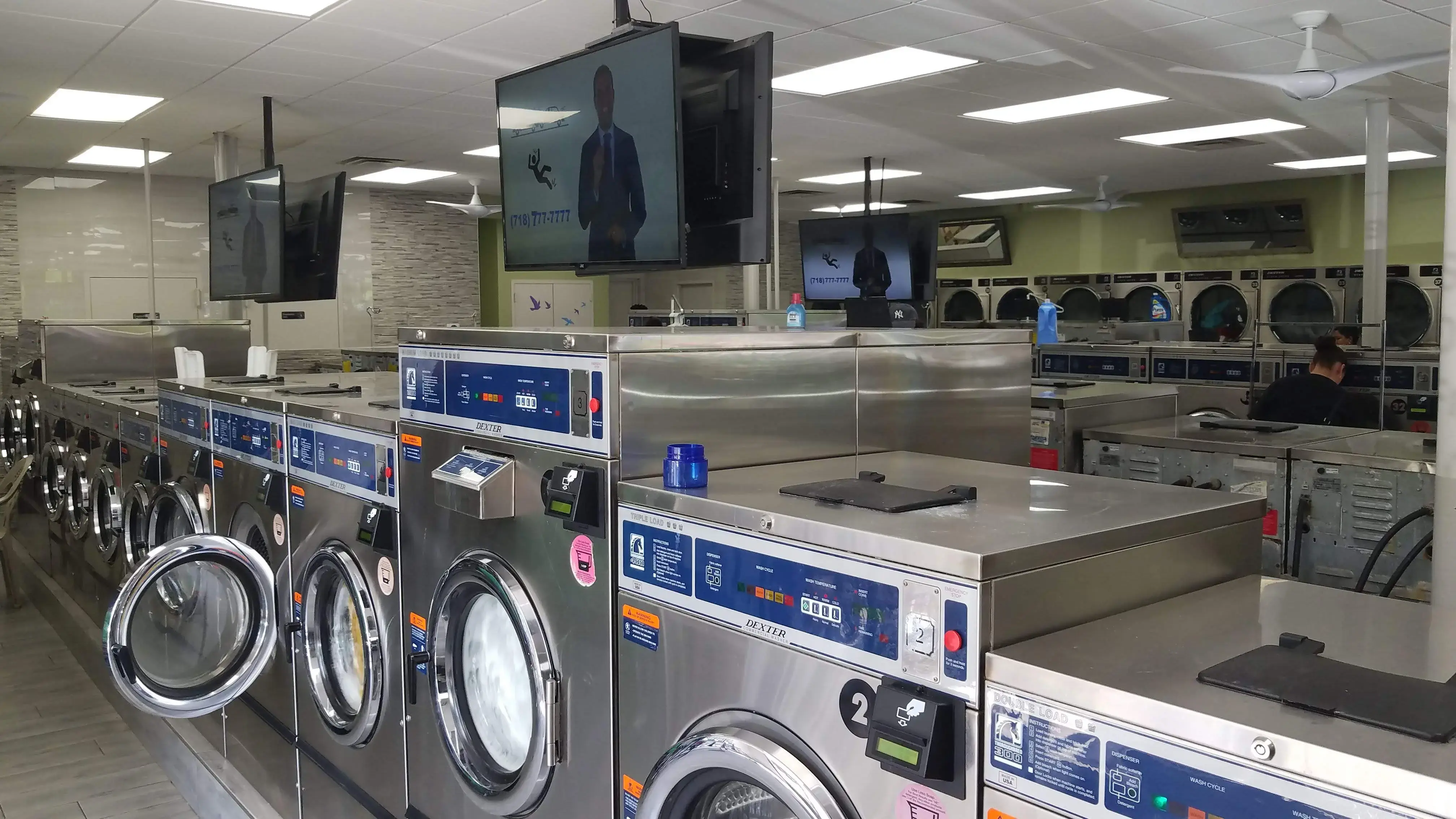 SuperSudz Laundromat | Brentwood - Image 20