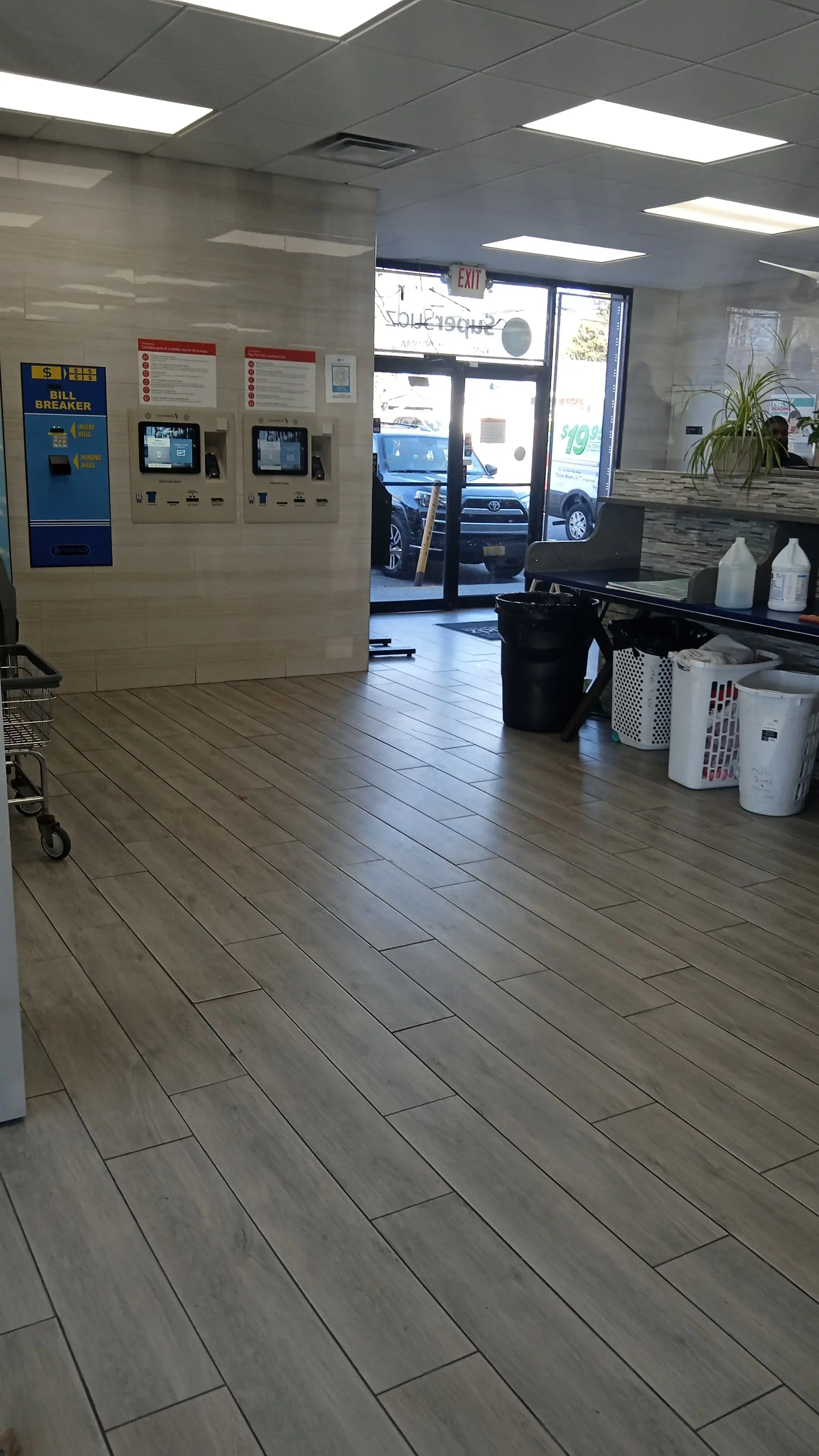 SuperSudz Laundromat | Brentwood thumbnail 13