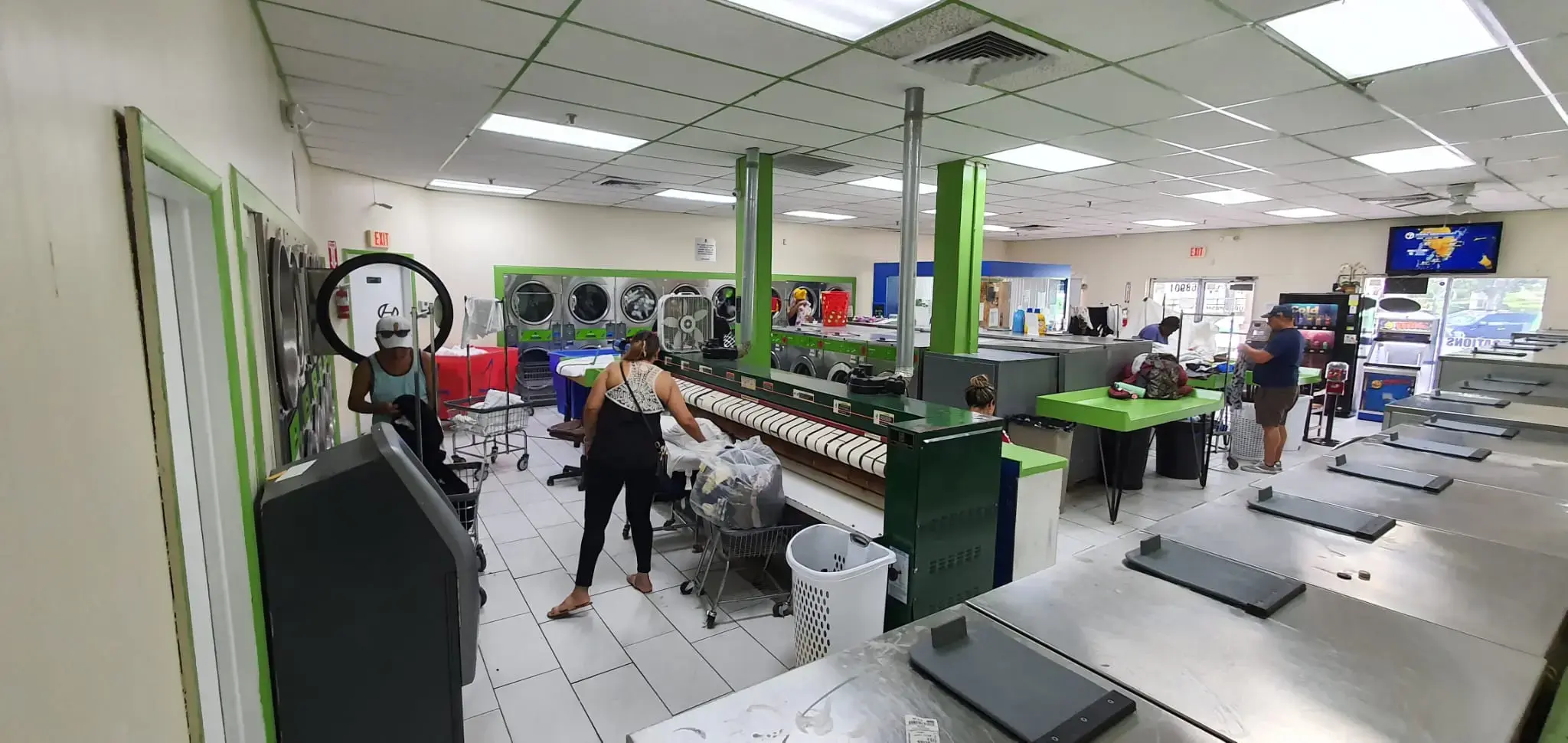 Superwash Coin Laundry thumbnail 4