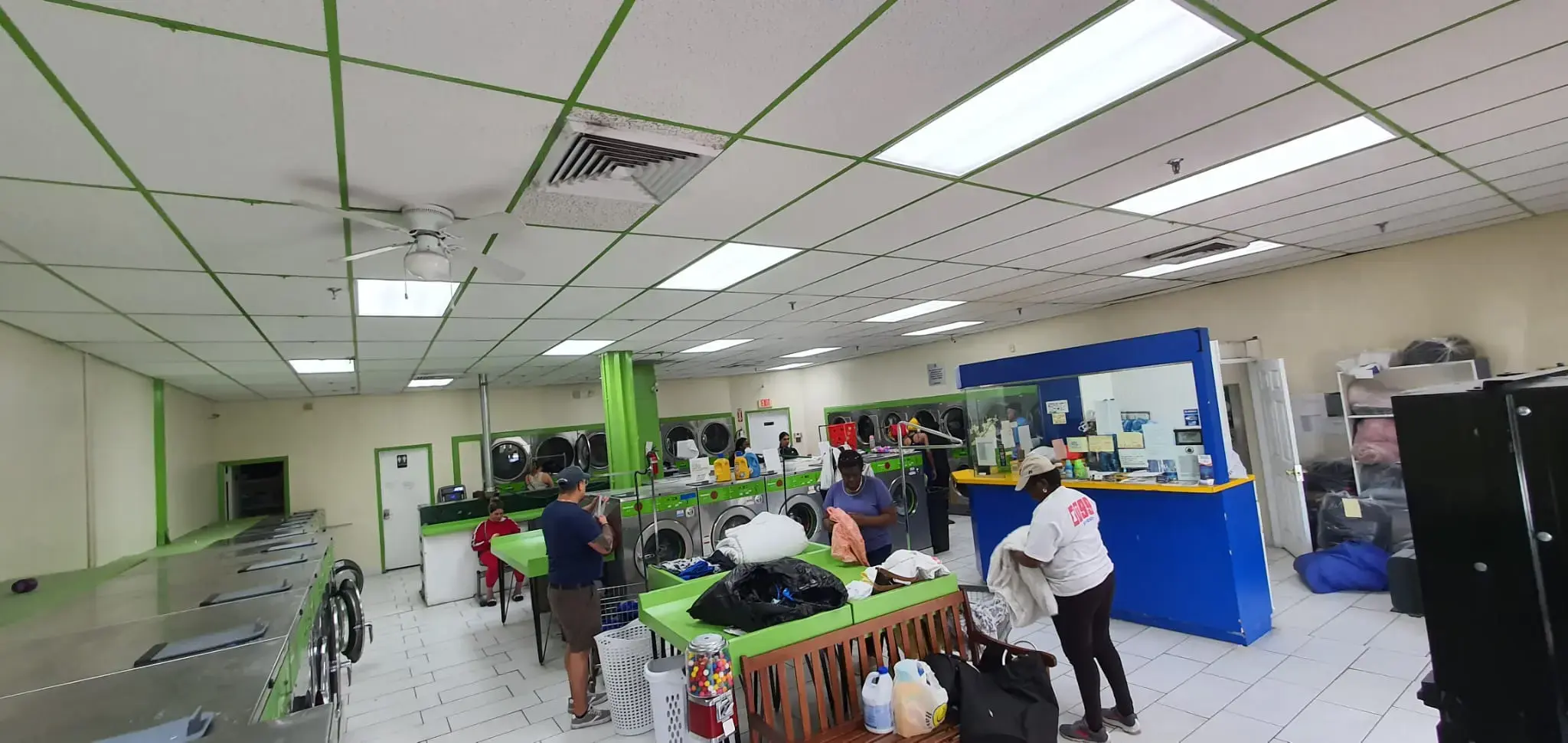 Superwash Coin Laundry - Image 8