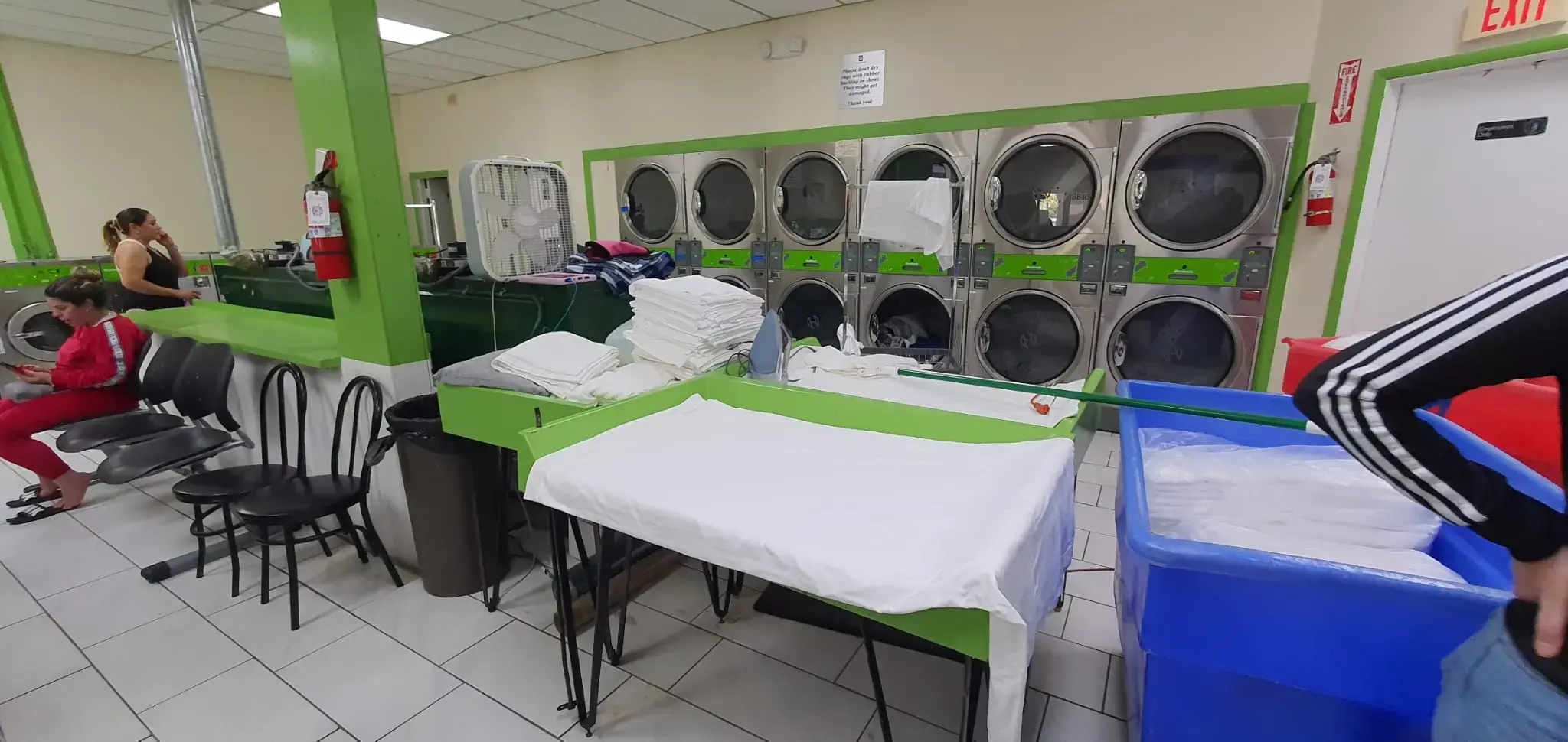 Superwash Coin Laundry - Image 9