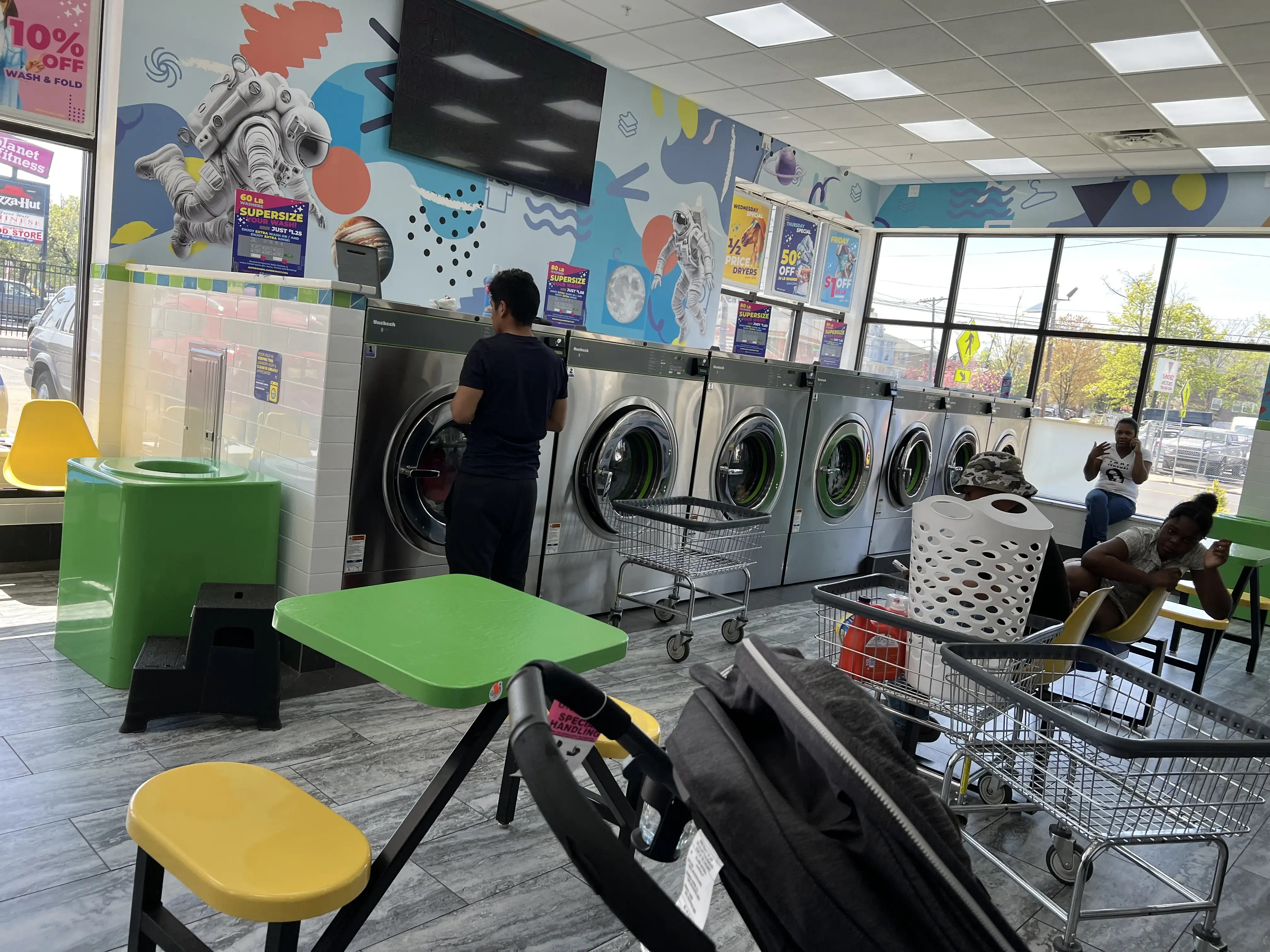 SuperWash Laundromat & Dry Cleaning - Image 3