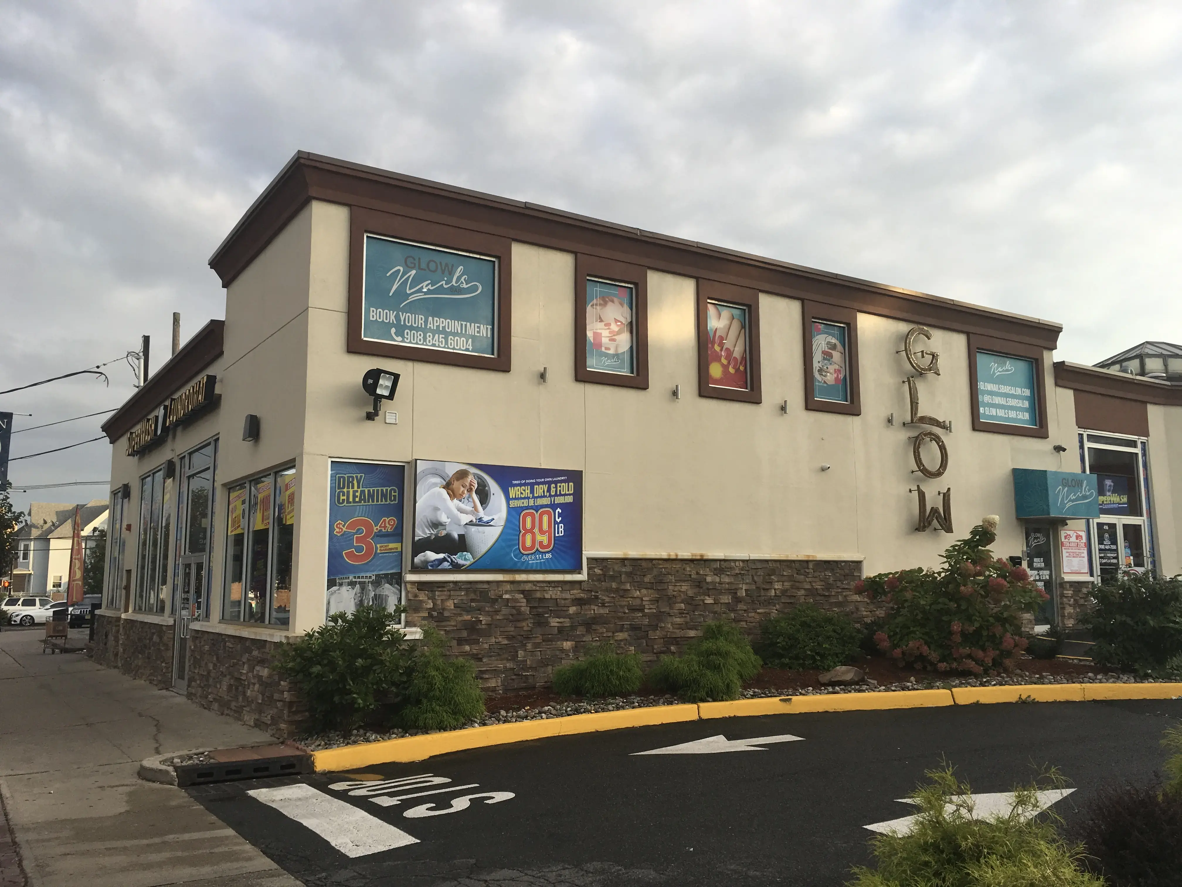 SuperWash Laundromat & Dry Cleaning thumbnail 9