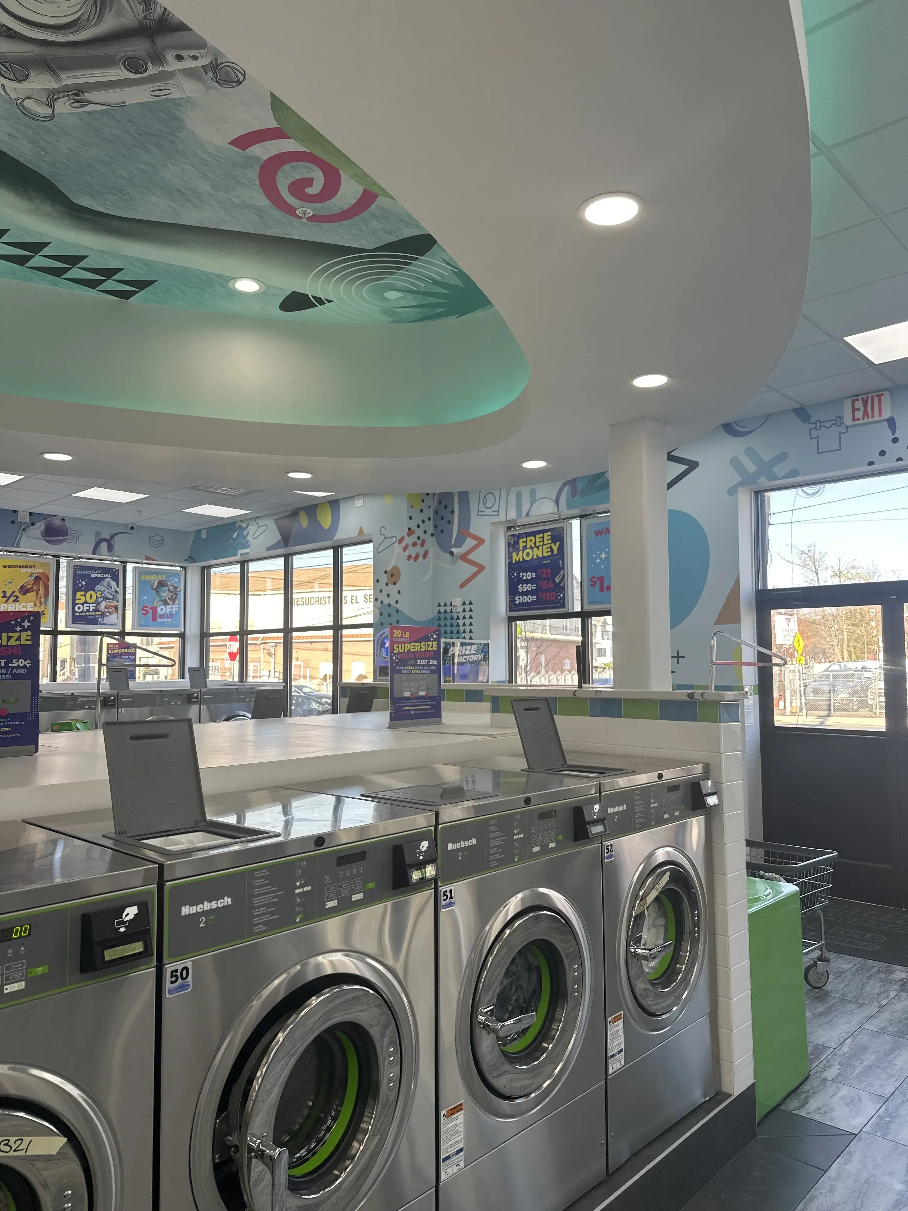 SuperWash Laundromat & Dry Cleaning thumbnail 10