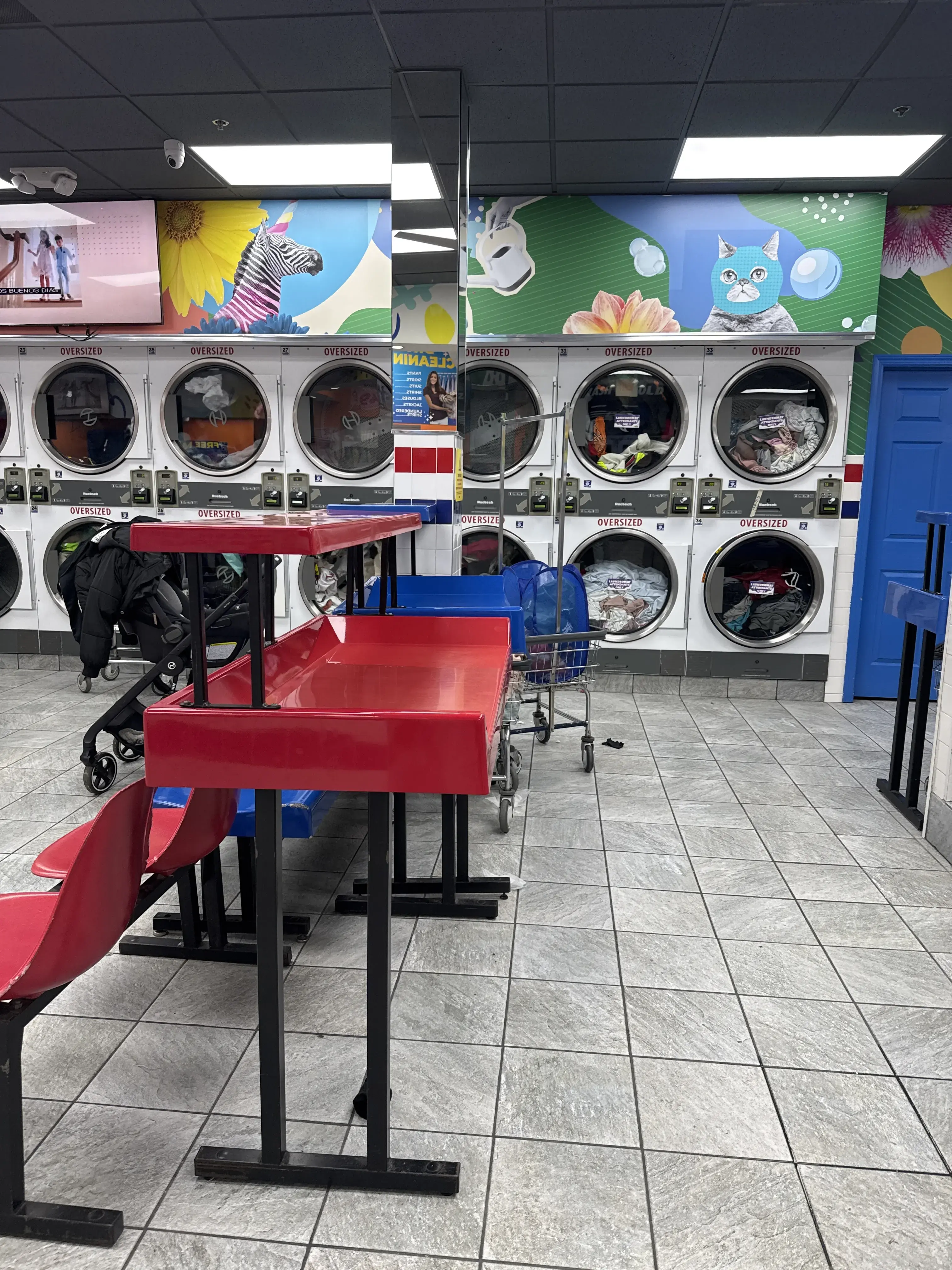 SuperWash Laundromat & Dry Cleaning - Image 17