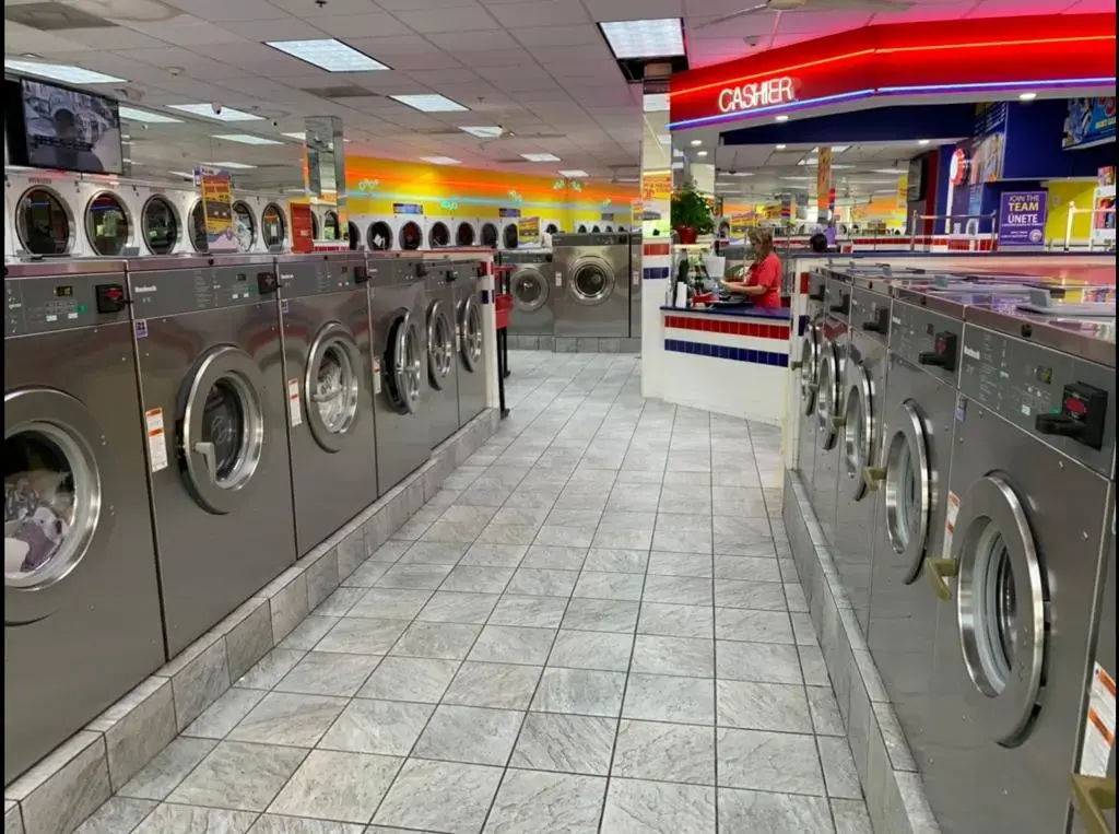 SuperWash Laundromat & Dry Cleaning - Image 3