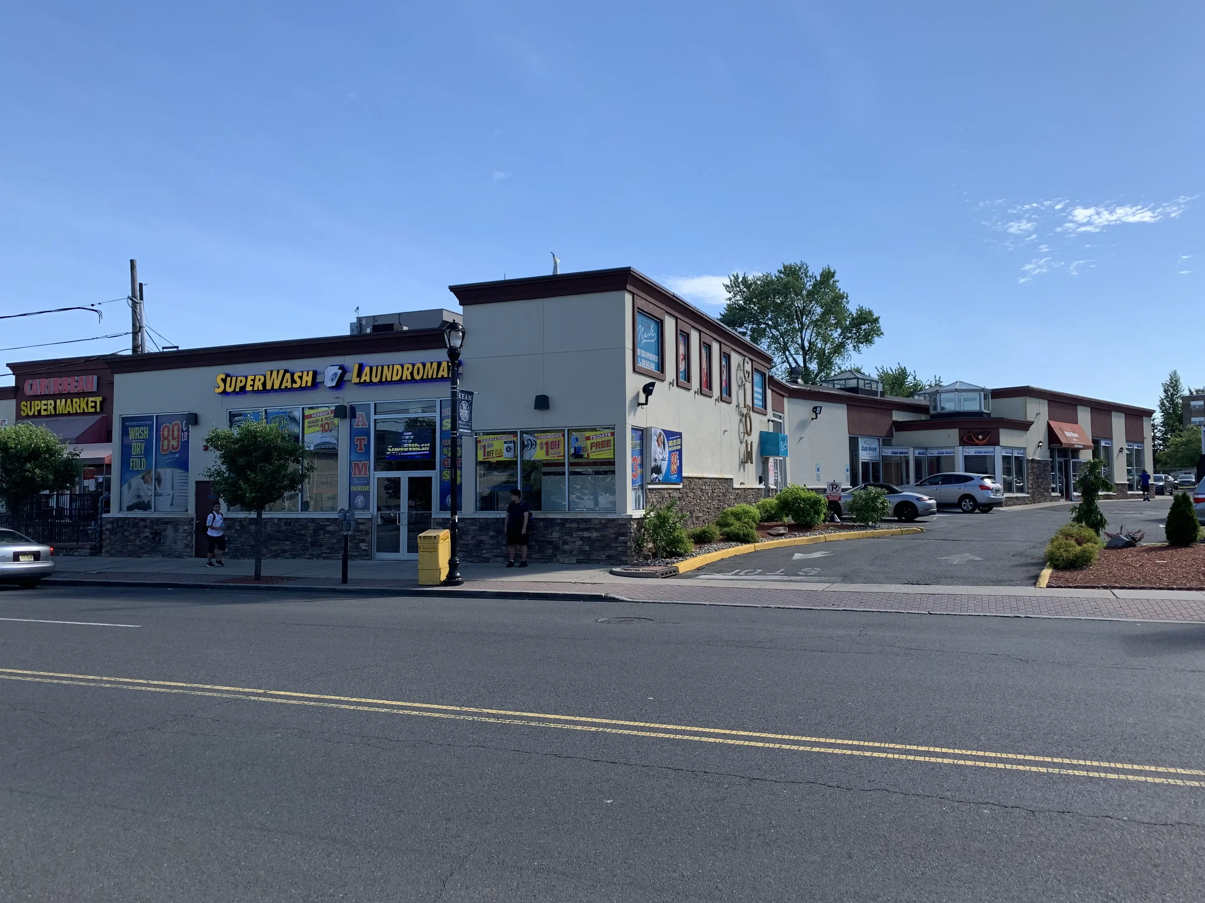 SuperWash Laundromat & Dry Cleaning thumbnail 14