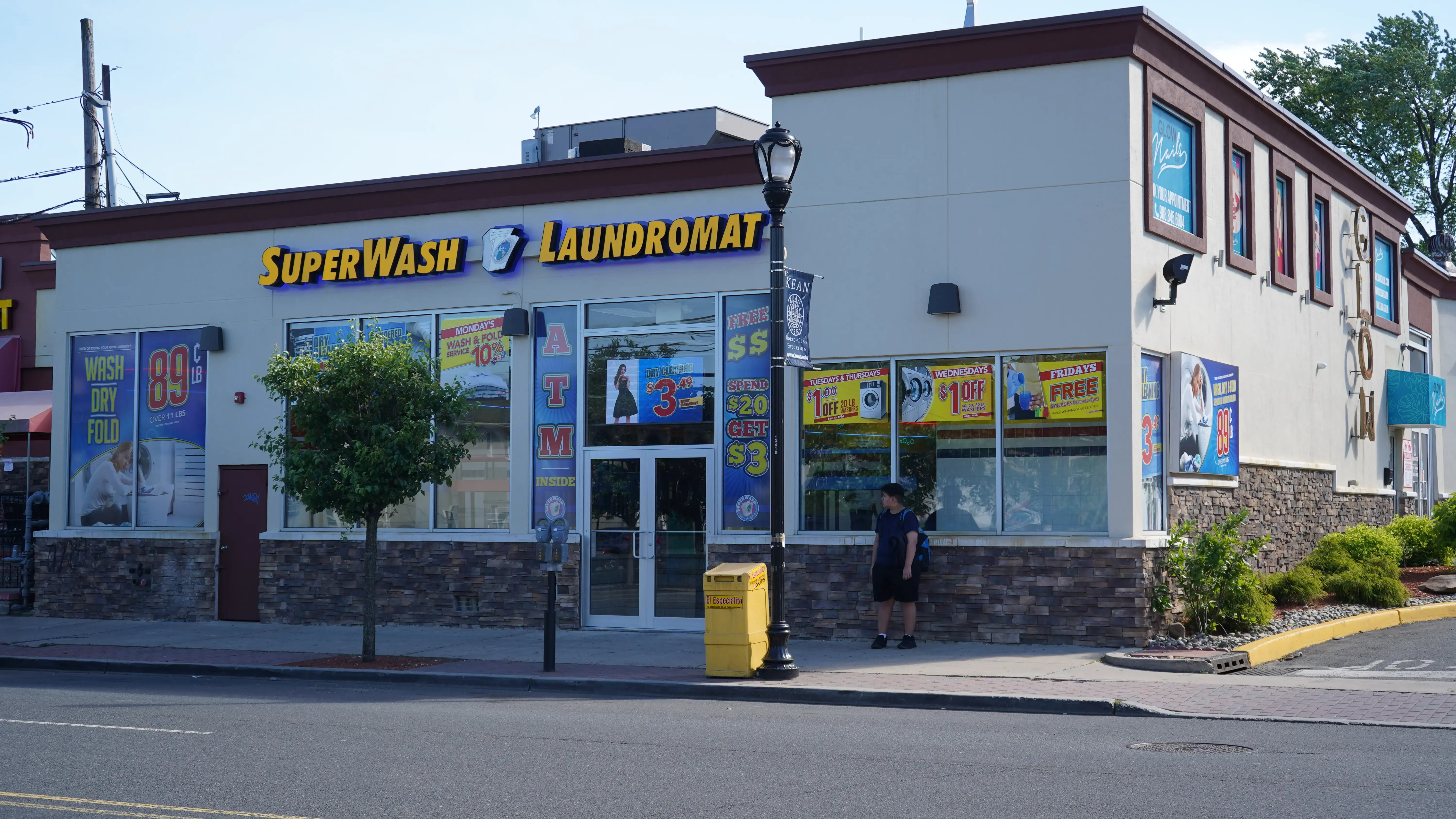 SuperWash Laundromat & Dry Cleaning location