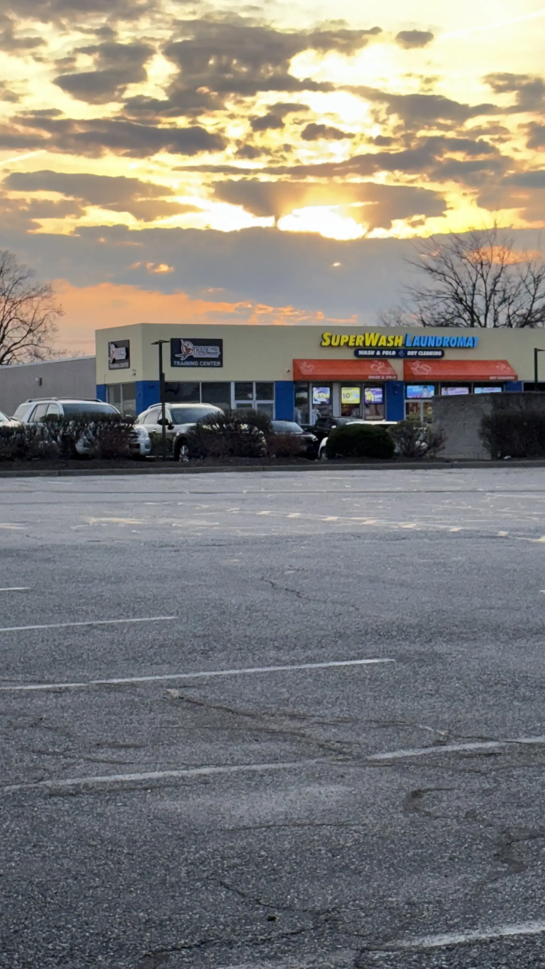SuperWash Laundromat & Dry Cleaning - Image 6