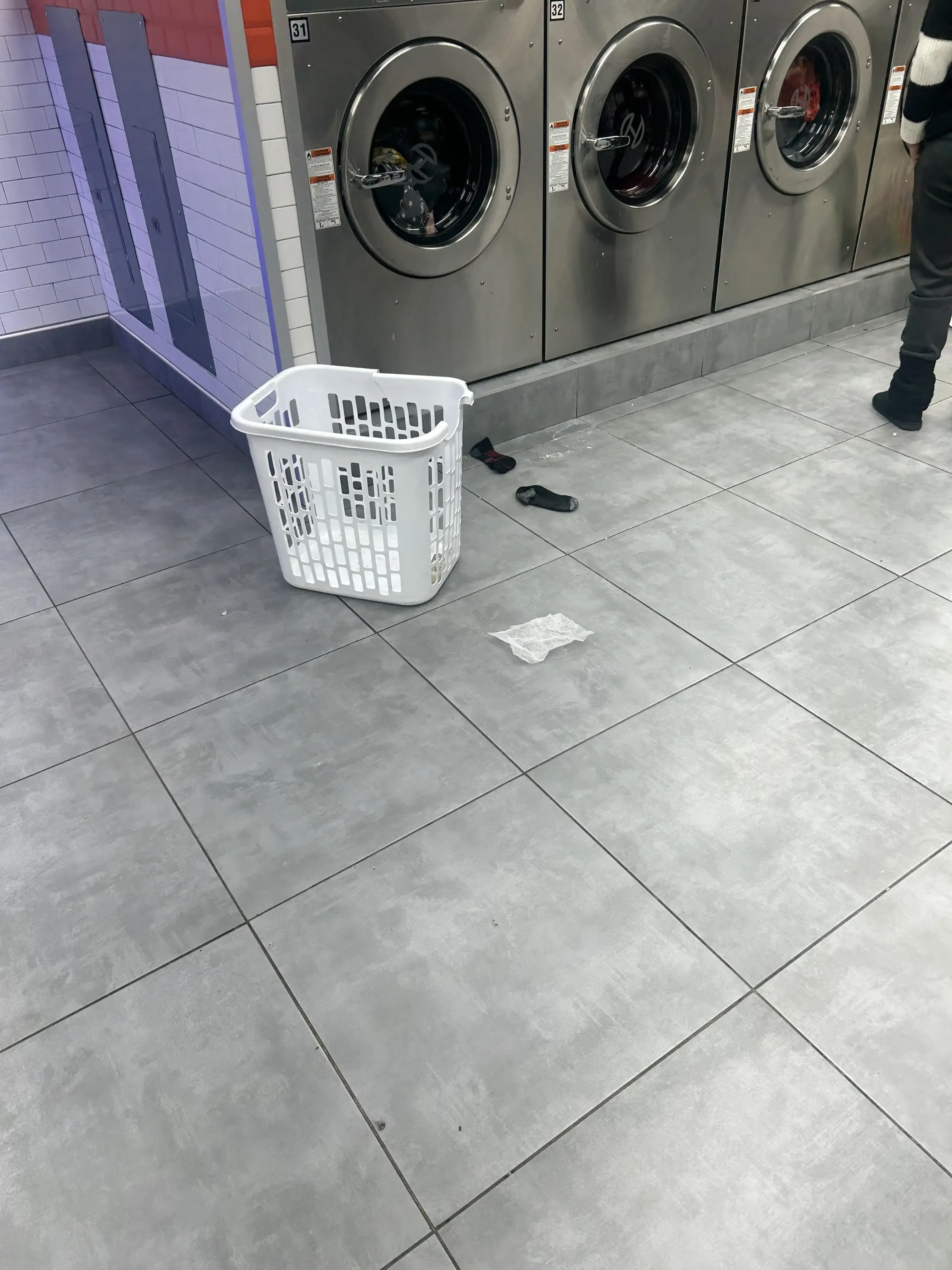 SuperWash Laundromat & Dry Cleaning - Image 4
