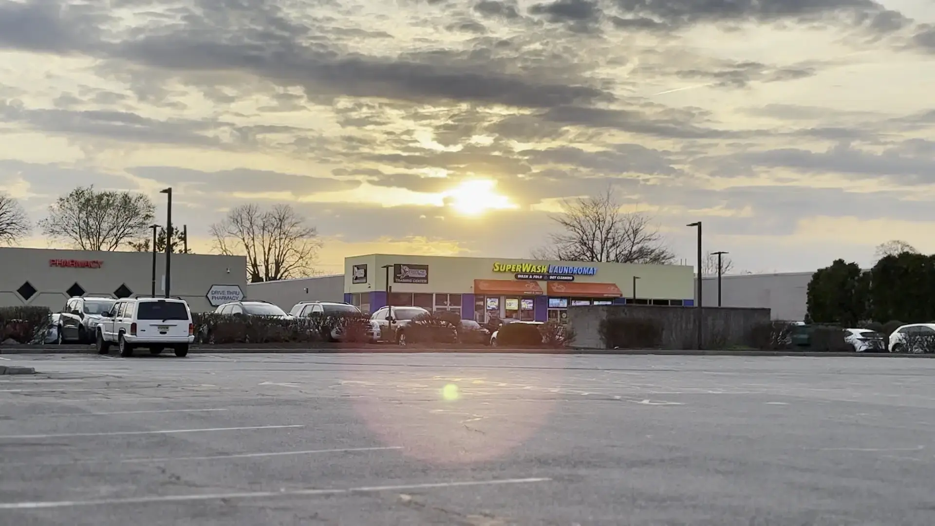 SuperWash Laundromat & Dry Cleaning thumbnail 8